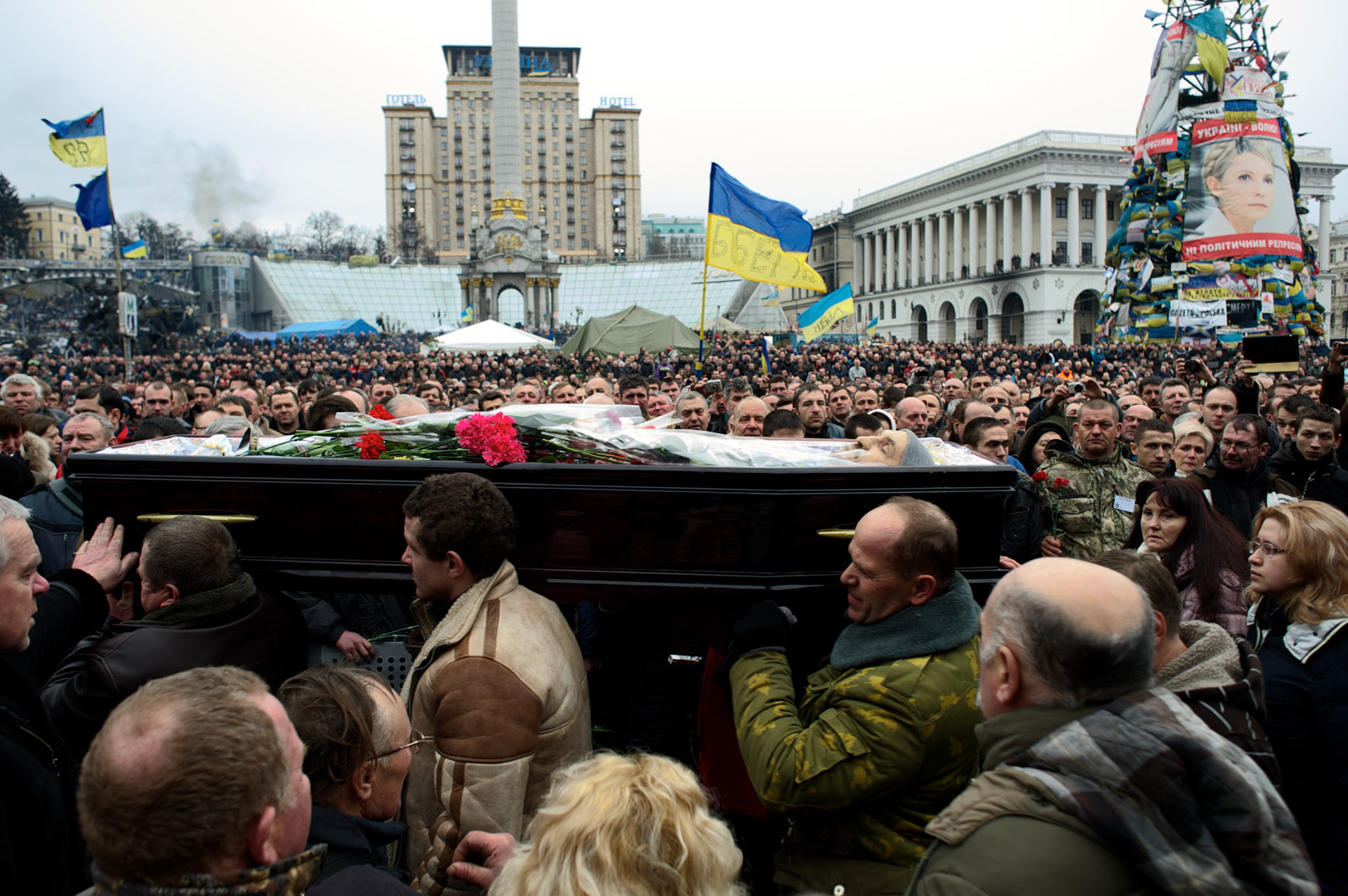 KIEV, UKRAINE - February 22, 2014: Funeral procession of anti-government protestors killed two days ago during clashes with riot police in central Kiev. CREDIT: Paulo Nunes dos Santos