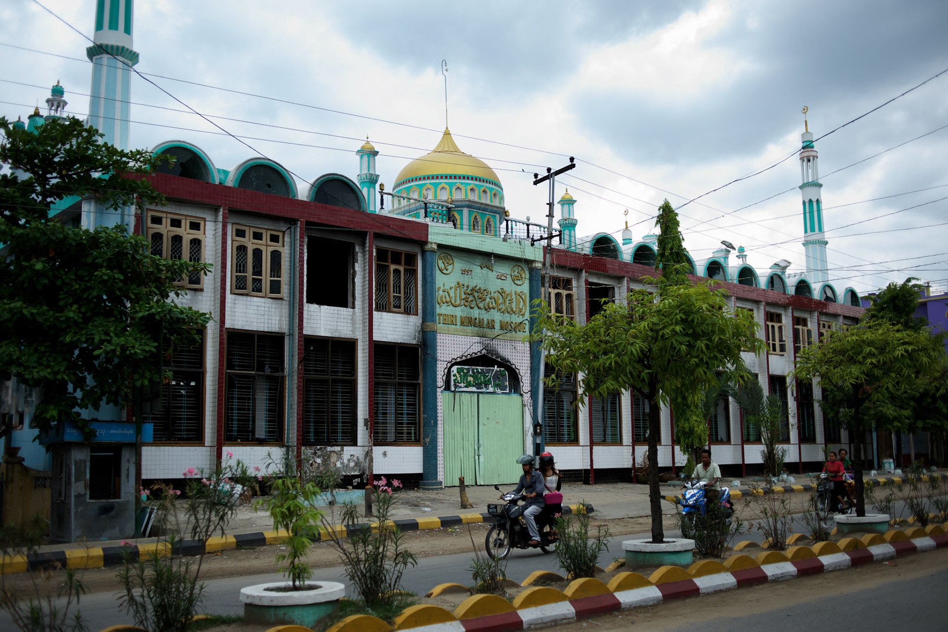 May 15, 2013 - Meiktila, Myanmar: People pass by a damaged mosque in a Muslim quarter, which was razed by Buddhists in ethnic violence against muslim early in the year, in Meikhtila, central Myanmar. CREDIT: Paulo Nunes dos Santos