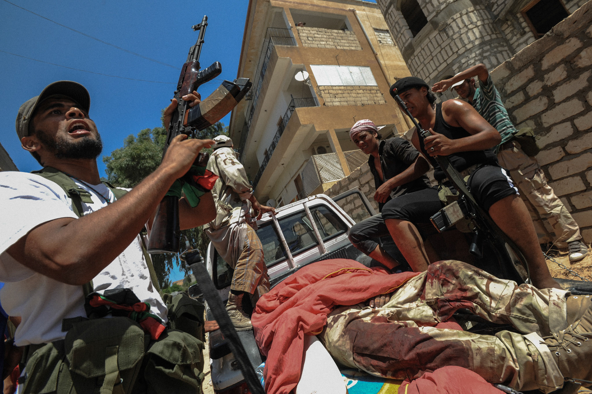 Libyan revolutionary forces advance on Zawiya