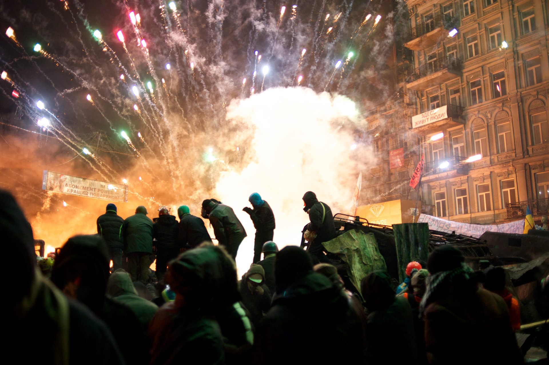 January 24, 2014 - Kiev, Ukraine: Anti-government protestors attack the Ukrainian riot police, outside the Dynamo Kiev stadium near the Independence Square. (Paulo Nunes dos Santos)
