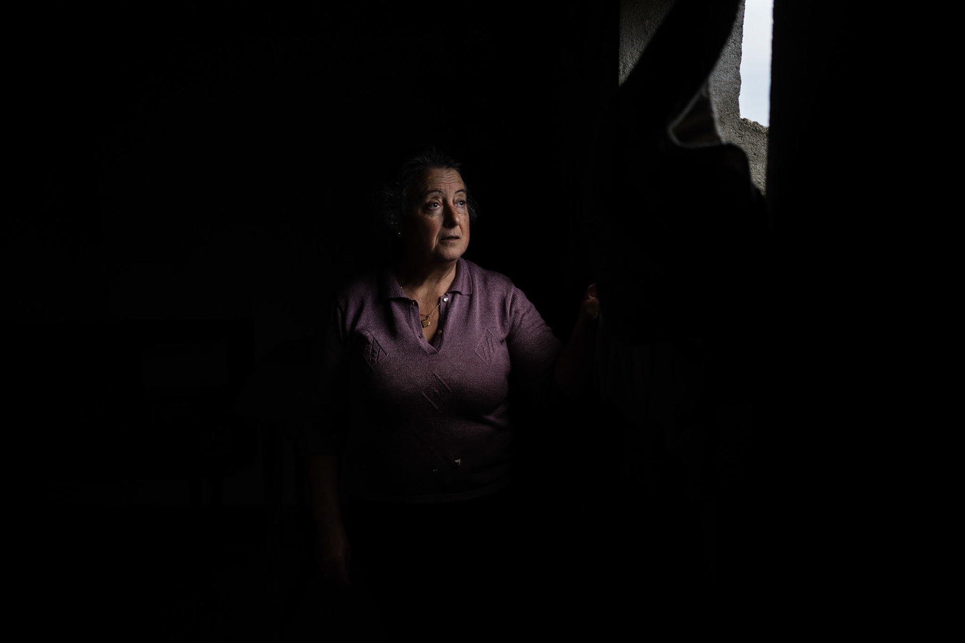 Deolinda Henriques Simões e António Dias Gonçalves, um casal reformado, passa os fins de semana na pequena localidade de Nodeirnho. No dia anterior ao incêndio, as obras da sua casa de fim de semana tinham sido concluídas. Escaparam a tempo, mas “num abrir e fechar de olhos” a sua nova casa foi destruída antes de a poderem desfrutar.