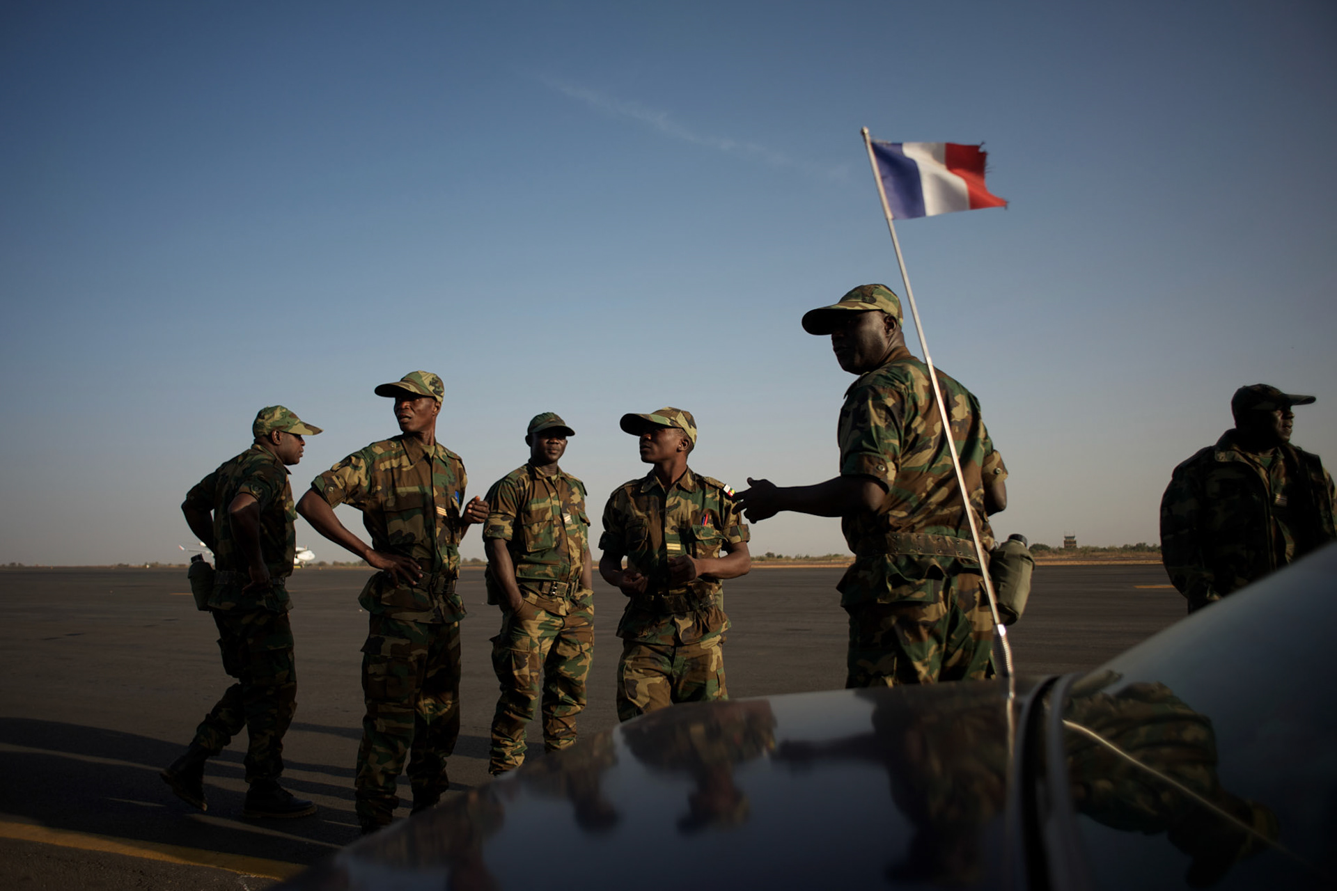 January 17, 2013 - Bamako, Mali: First group of forty five Togolese army men arrive at Bamako International Airport to take part in the international force deployed to Mali to defend the country against the islamists rebel groups advancing from the northern areas of the country.Several insurgent groups have been fighting a campaign against the Malian government for independence or greater autonomy for northern Mali, an area known as Azawad. The National Movement for the Liberation of Azawad (MNLA), an organisation fighting to make Azawad an independent homeland for the Tuareg people, had taken control of the region by April 2012.Last week the Malian government pledge to the French army to help the national troops to stop the rebellion advance towards the capital Bamako. The french troops started aerial attacks on rebel positions in the centre of the country and deployed several hundred special forces men to counter attack the advance on the ground. (Paulo Nunes dos Santos)