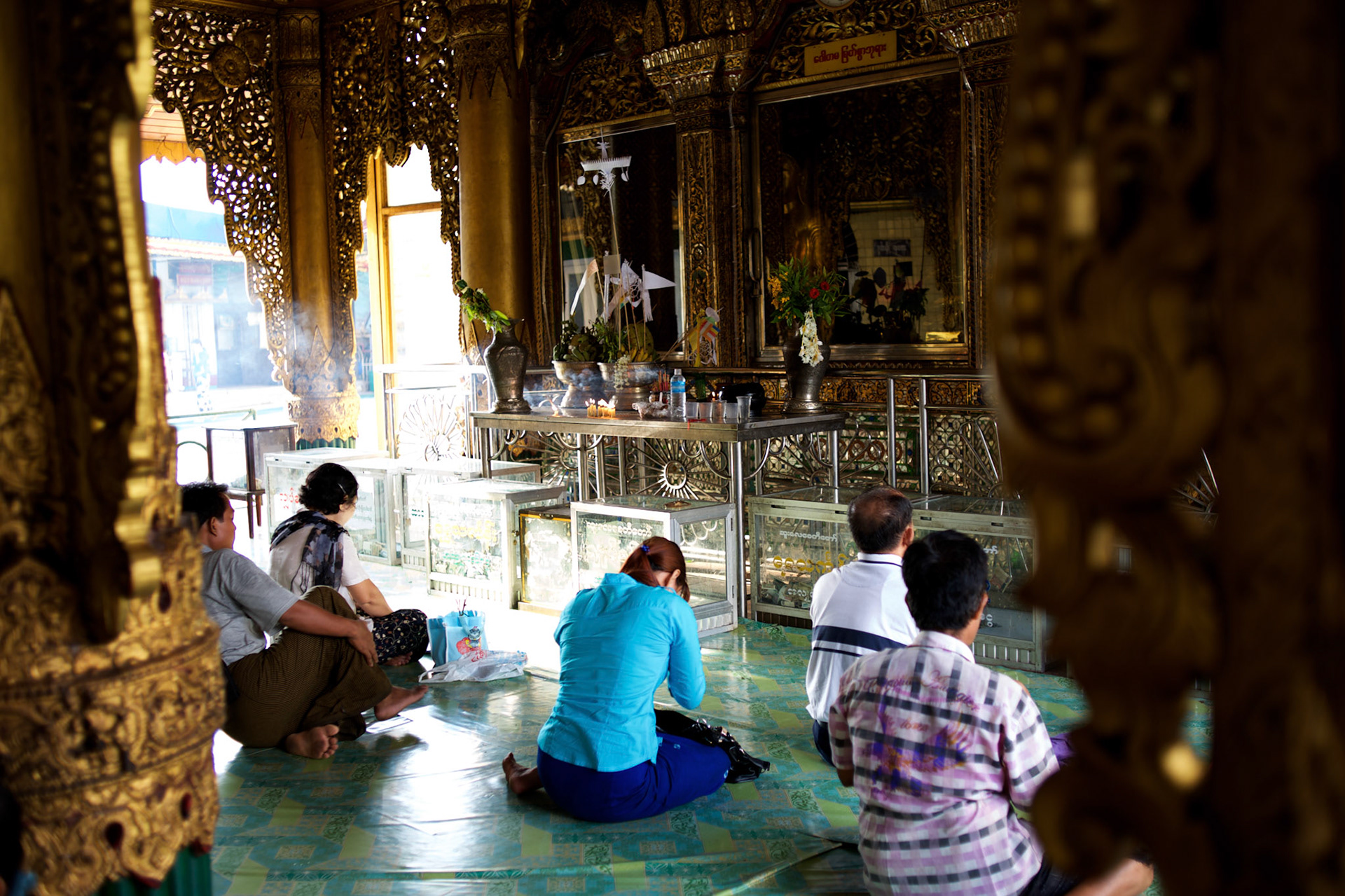 May 09, 2013 - Yangon, Myanmar: Buddhist devotees pray at Sule Pagoda in central Yangon. CREDIT: Paulo Nunes dos Santos
