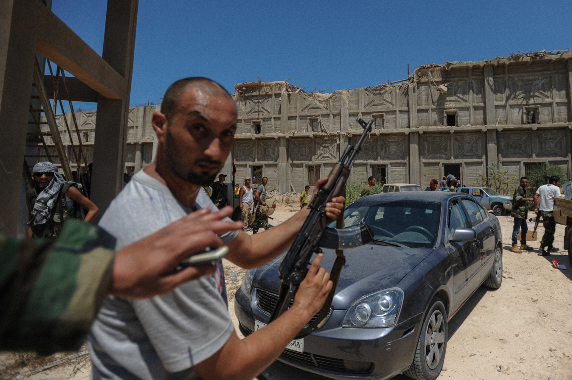 Libyan revolutionary forces advance on Zawiya