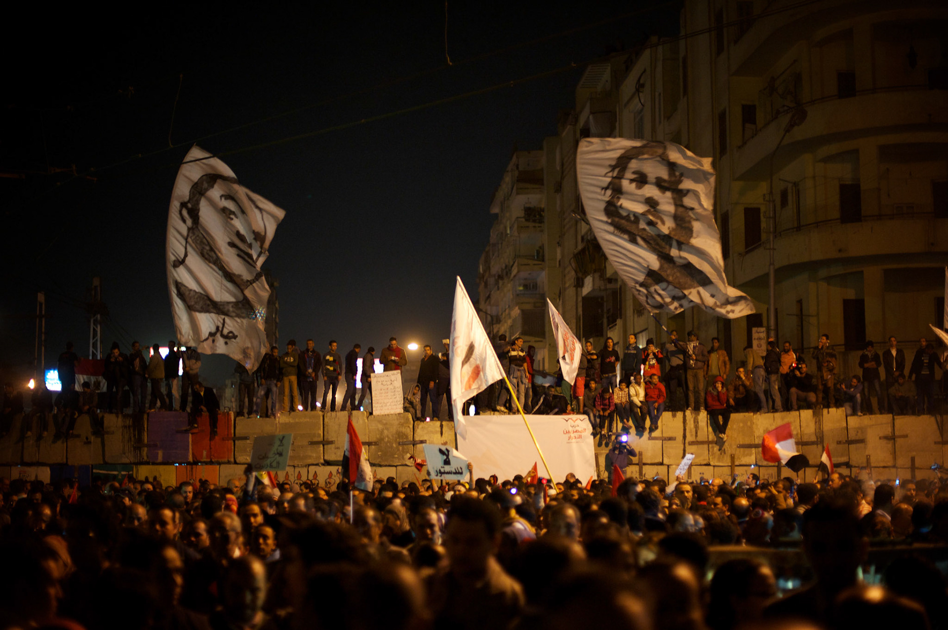 Tens of thousands gathered to voice their anger against a planned referendum for a new islamic-based constitution planned by president Mohamed Morsi.
