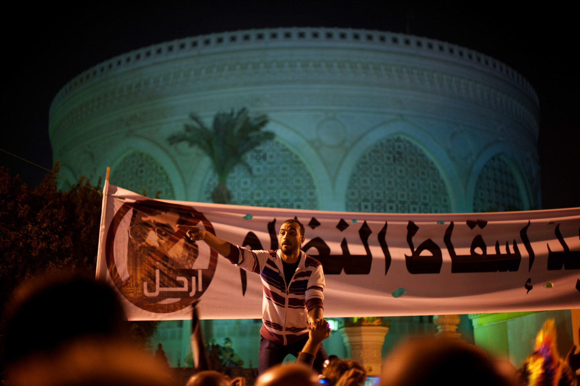 Tens of thousands gathered to voice their anger against a planned referendum for a new islamic-based constitution planned by president Mohamed Morsi.