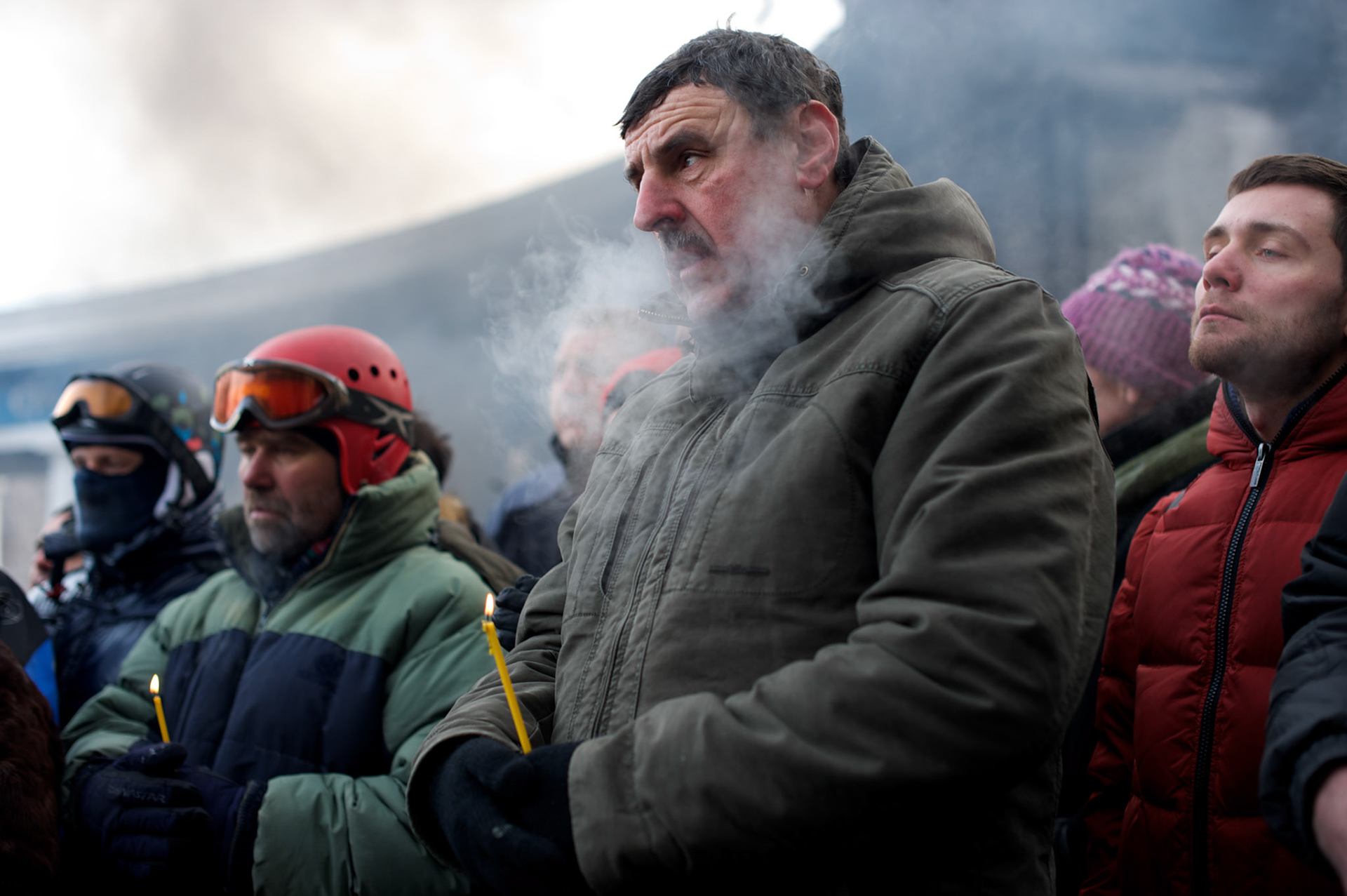 January 25, 2014 - Kiev, Ukraine: Anti-government protestors pray as demonstrations continue outside the Dynamo Kiev stadium near the Independence Square in central Kiev. (Paulo Nunes dos Santos)
