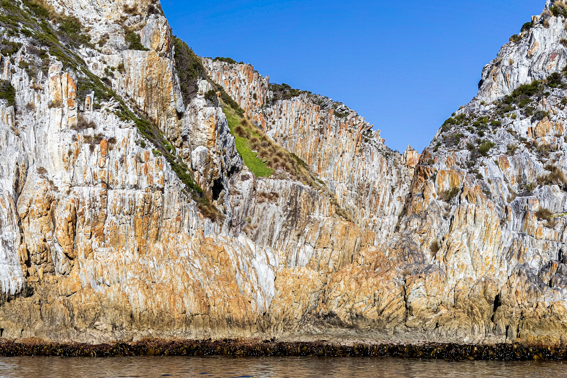 Amazing geological features. A cruise along the Breaksea Islands.