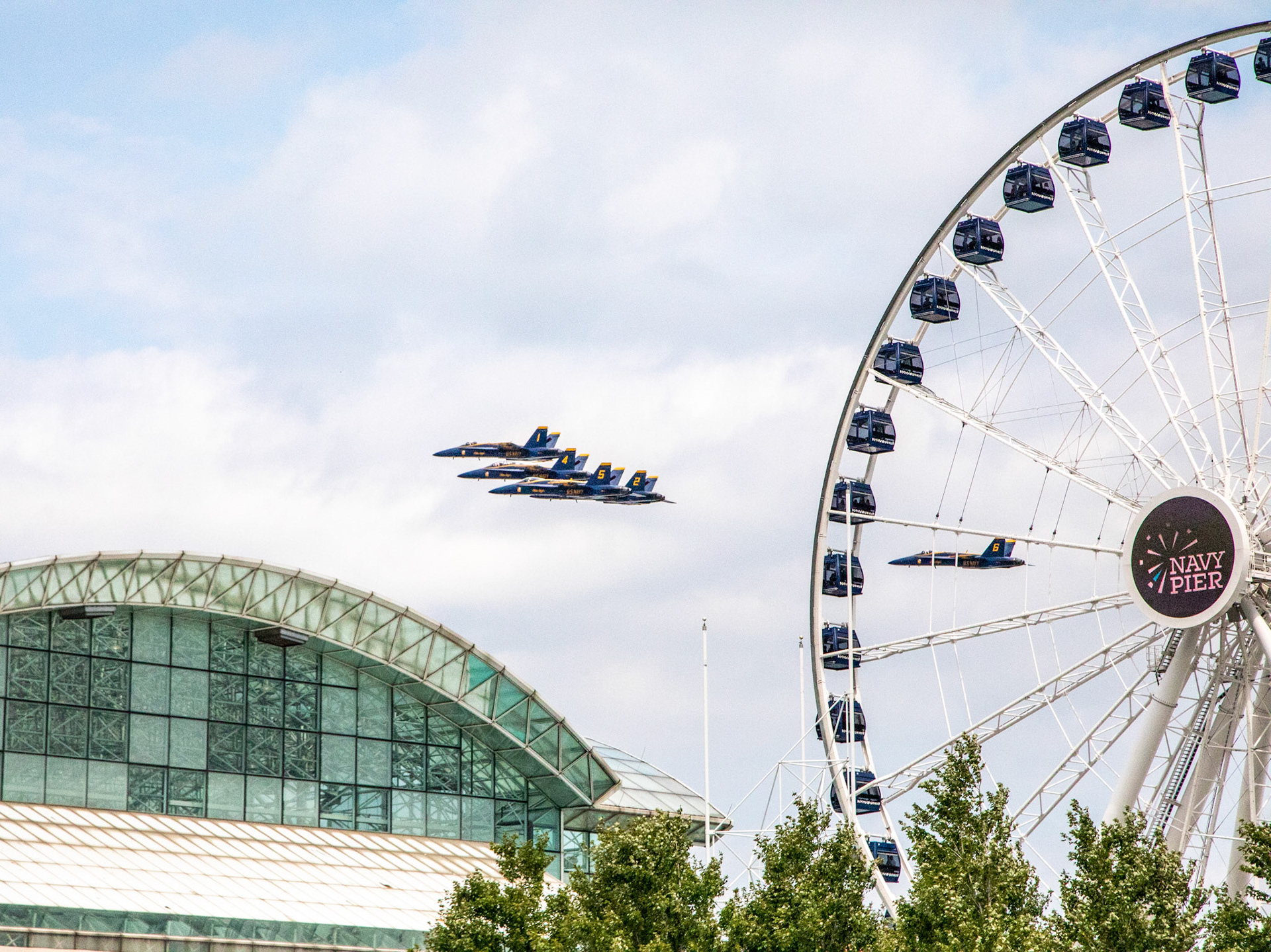 Chicago Air & Water Show: USN F16 jets. Fast and low around the city for much of the day, practising for the big weekend event.