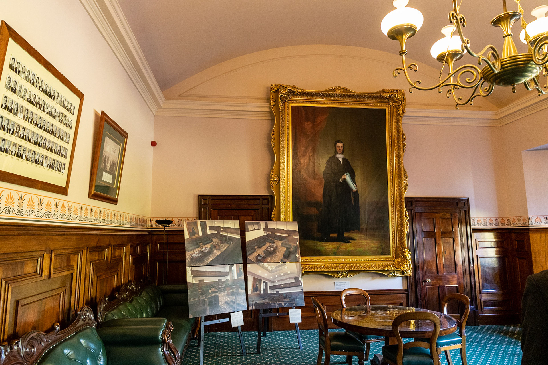 Tasmanian Parliament Building : In the long room