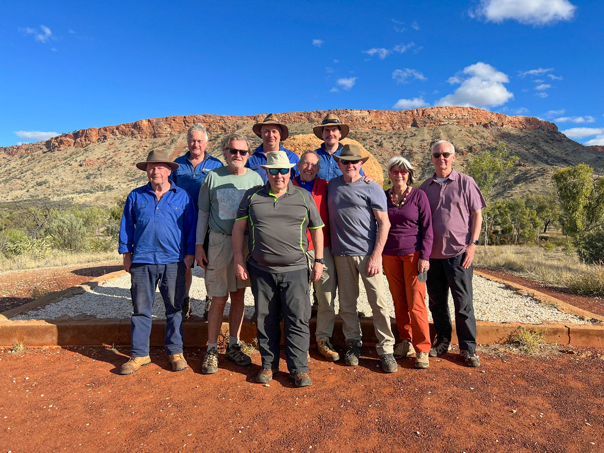 Gerry (c), Andrew (c), Chris, Craig (c), Philip , Jean François, Michael (c), Wayne, Sue, Robert (+ Bob). Alice Springs