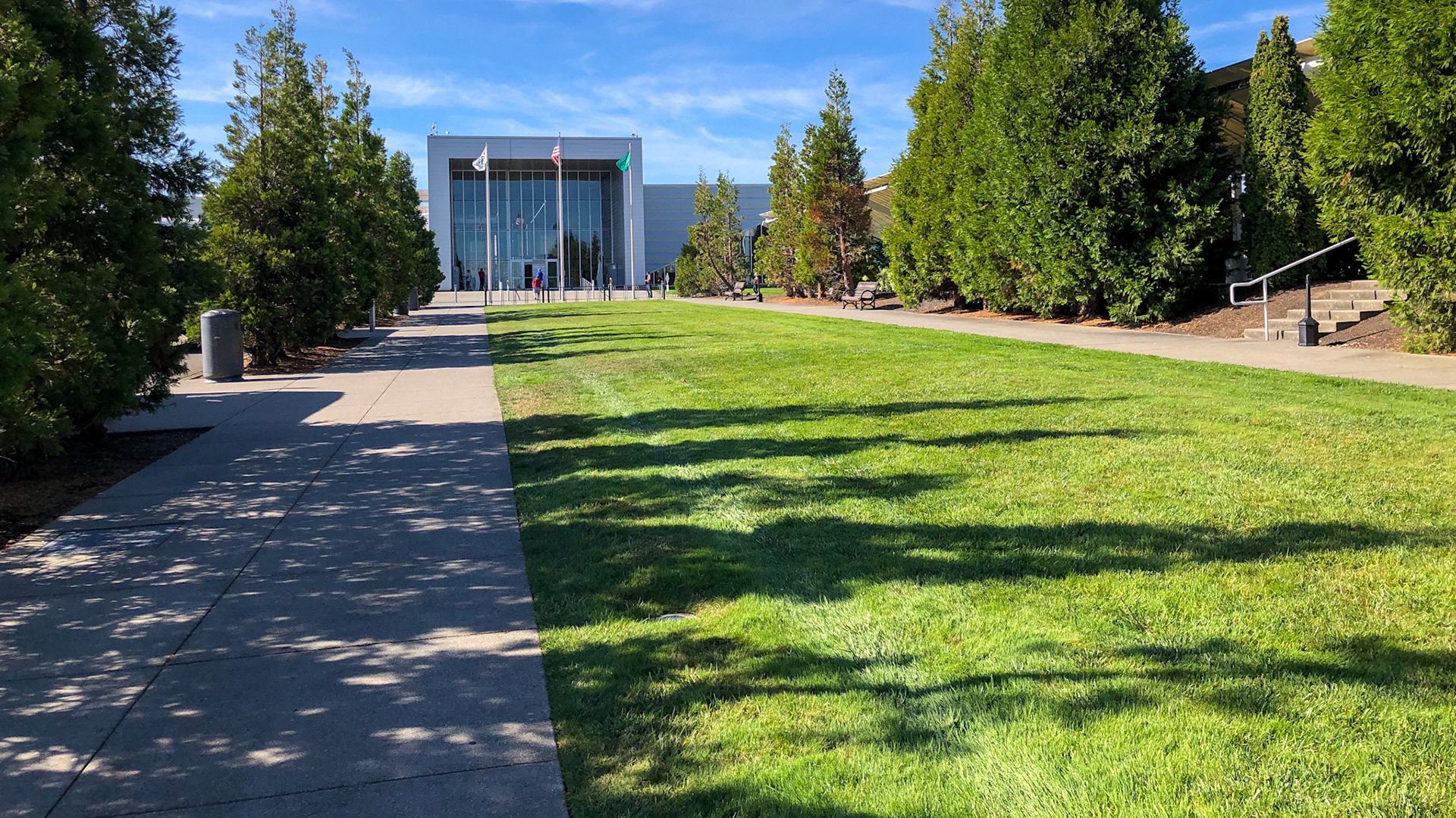 Walking up to the Boeing Visitor Center, Everett.