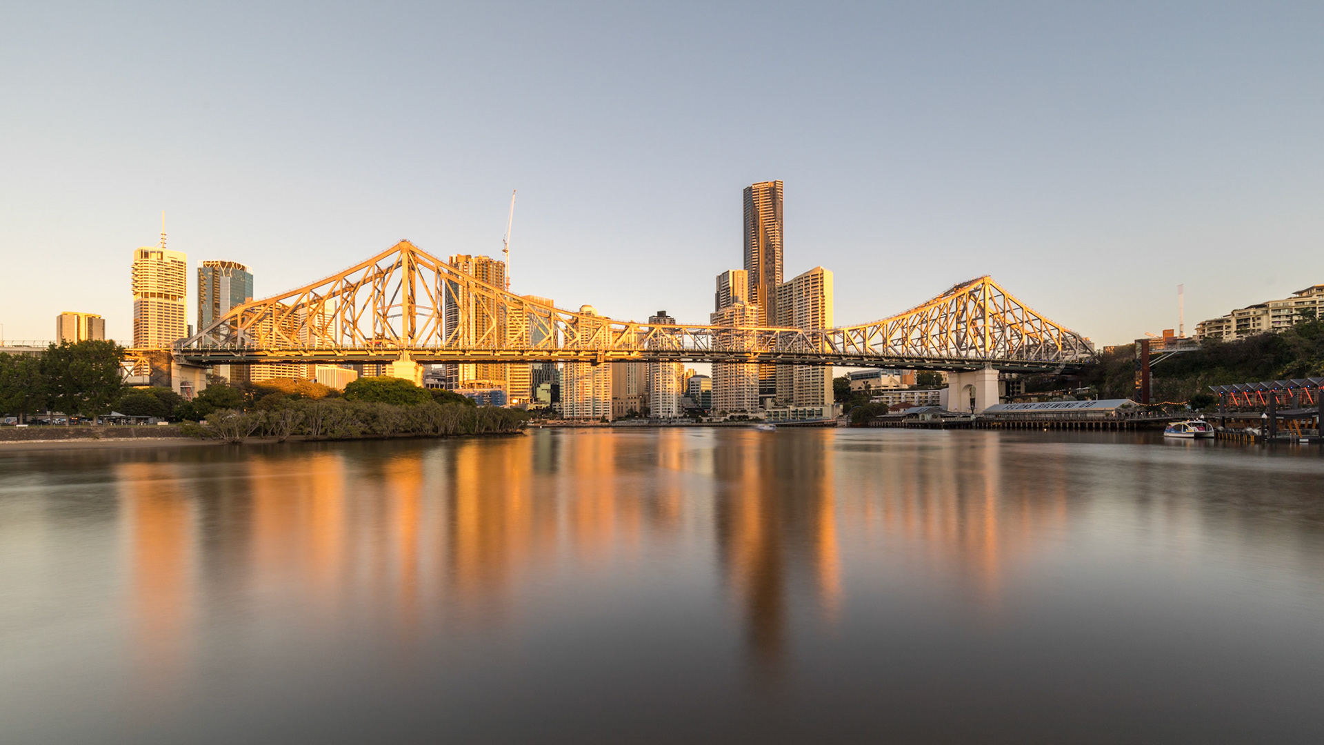 View at sunrise (06:43) from the Brisabne River Walk