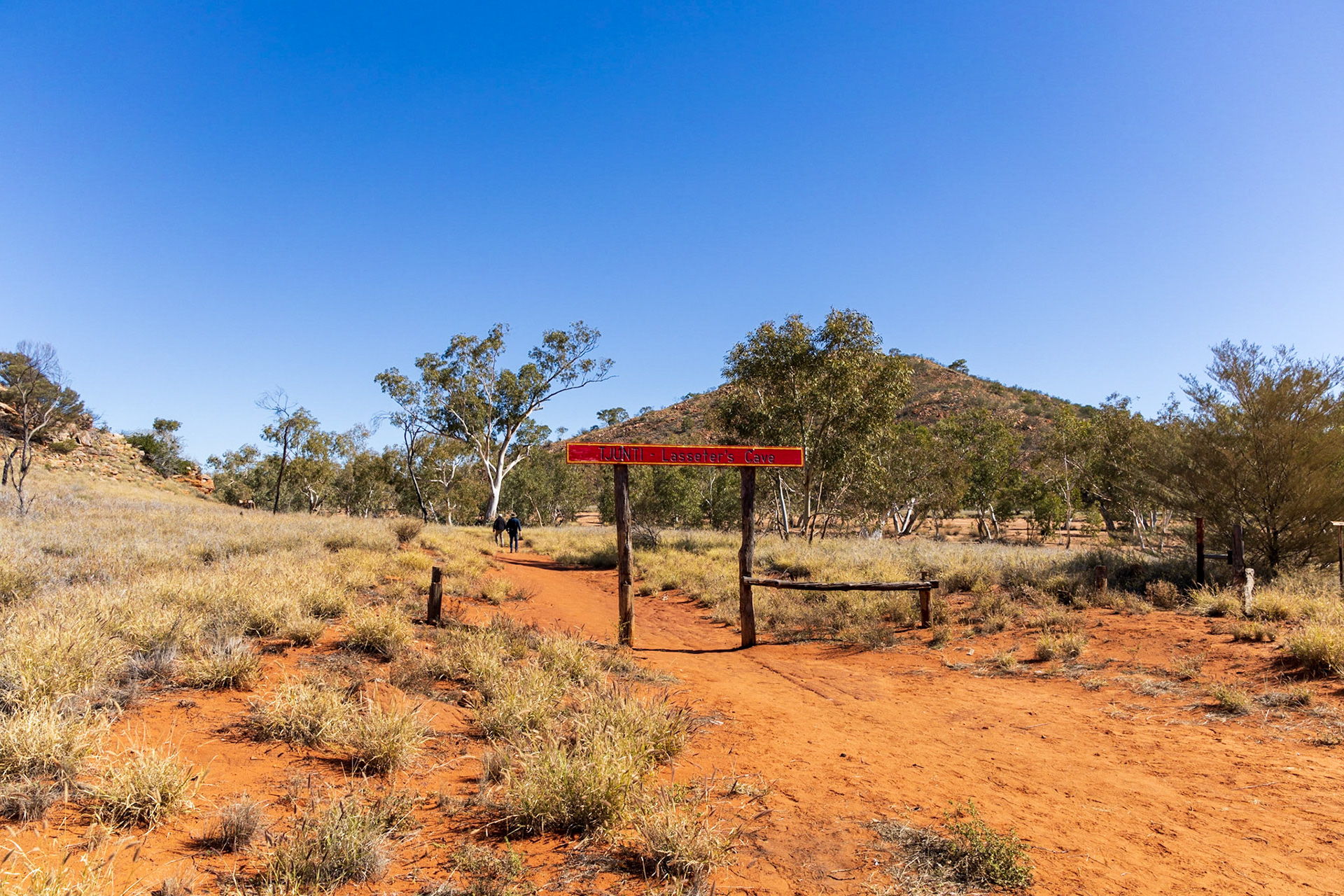 Track to Lasseter's Cave