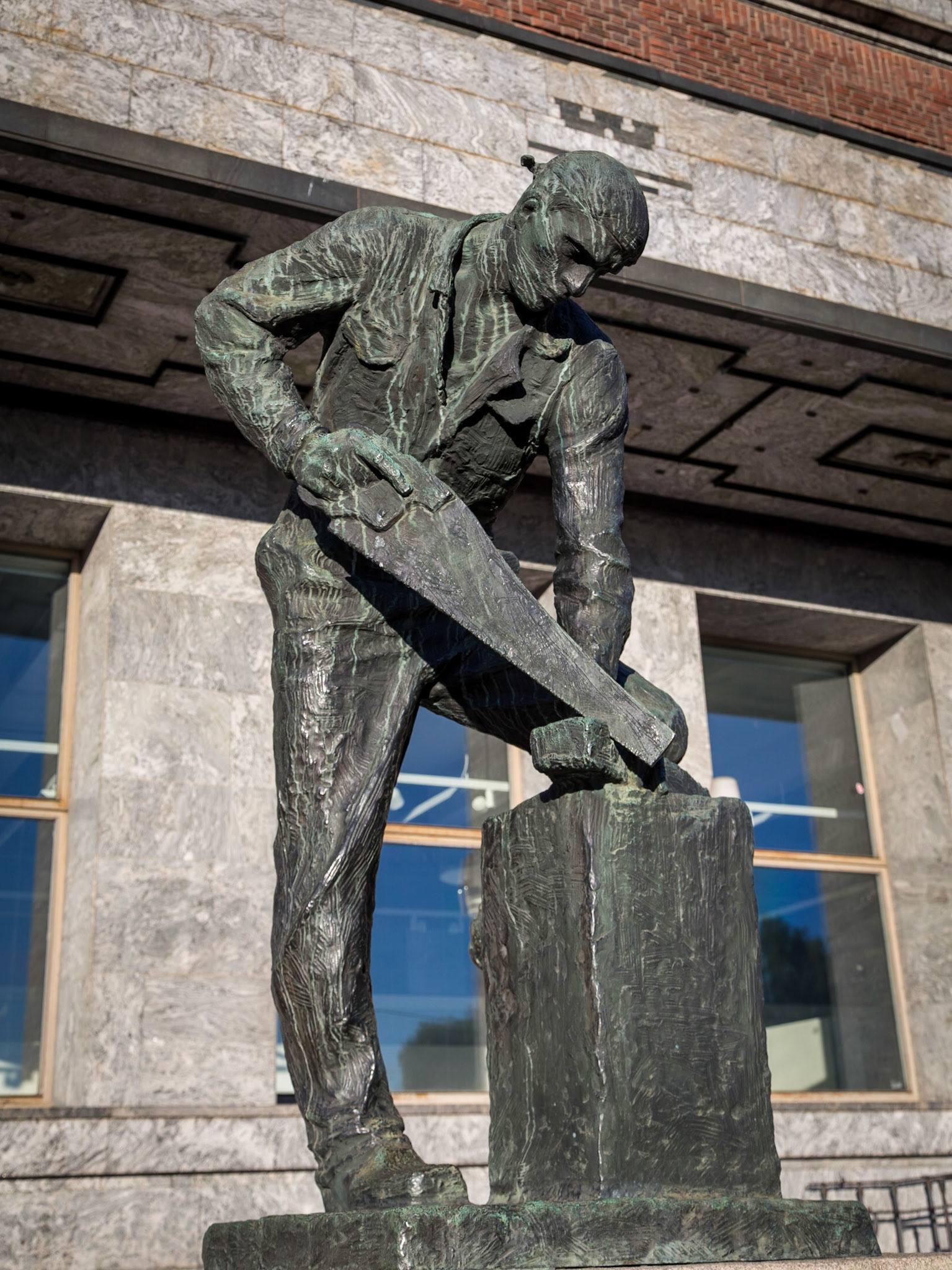 Workers sculptures in front of City Hall