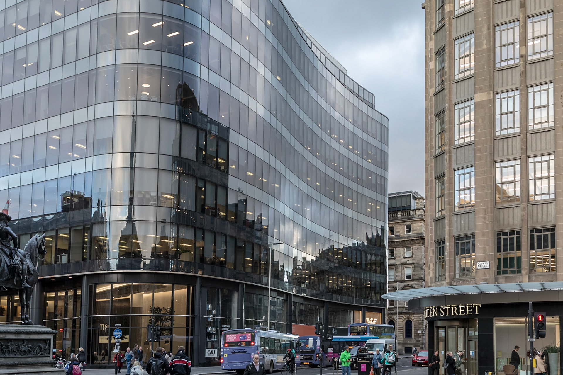 View across Queen Street at the intersection with Ingram Street
