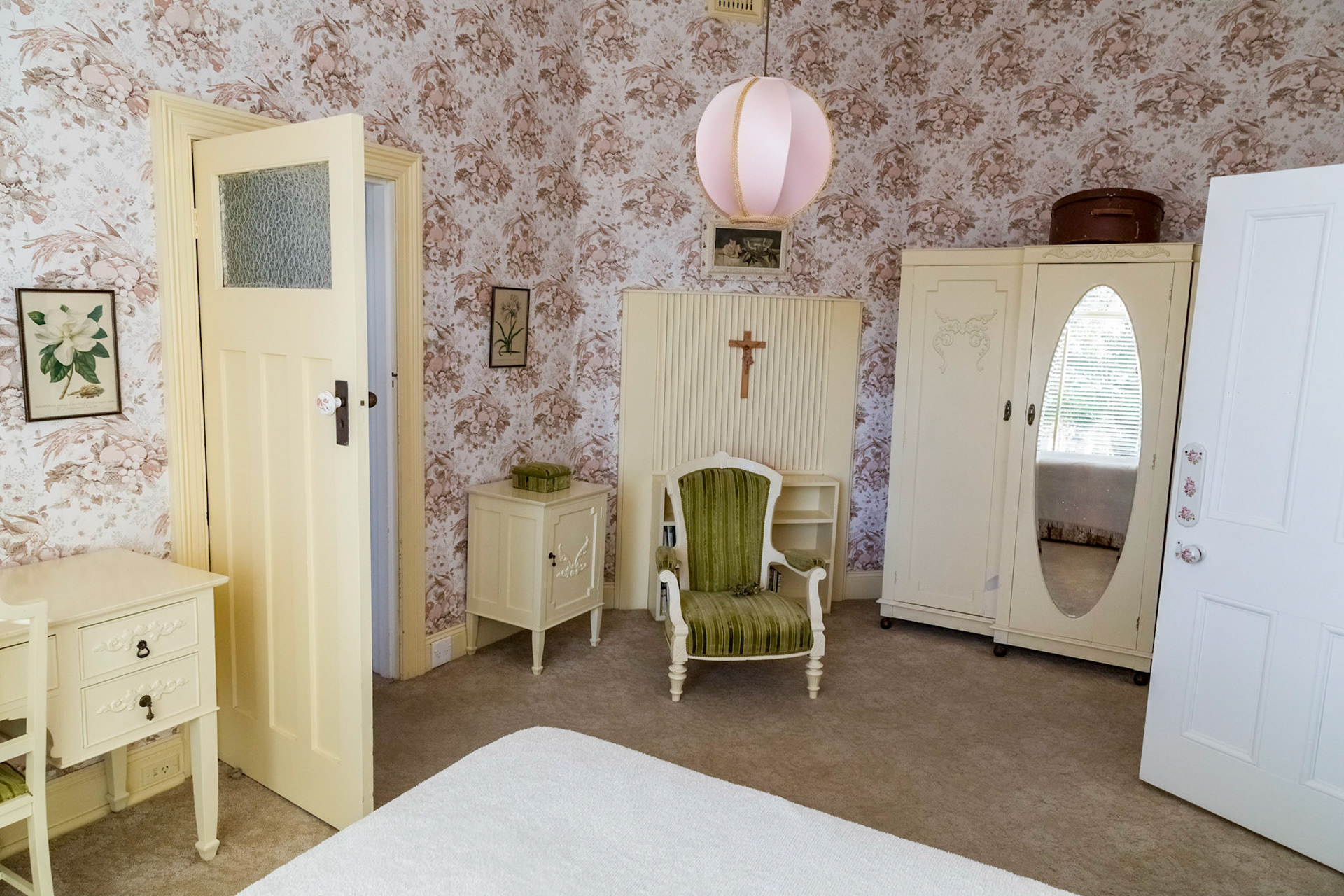 'Home Hill", Miandetta, Devonport. Formerly residence of Joseph Aloysius Lyons, Prime Minister of Australia 1932-39. And his wife Enid, who was the first woman elected to the House of Representatives and first woman to be a minister in the Commonwealth cabinet.