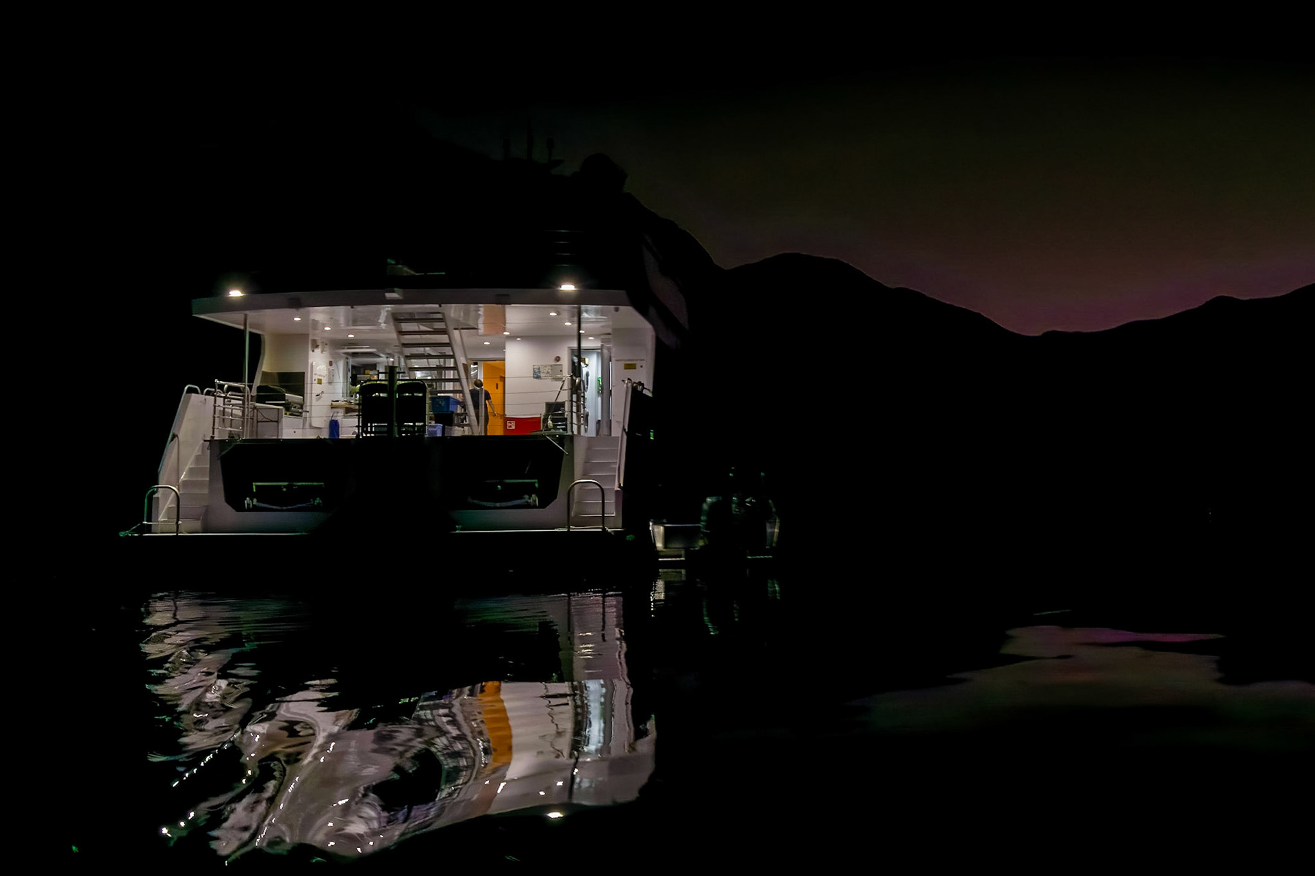 Pre-dawn start, leaving Odalisque