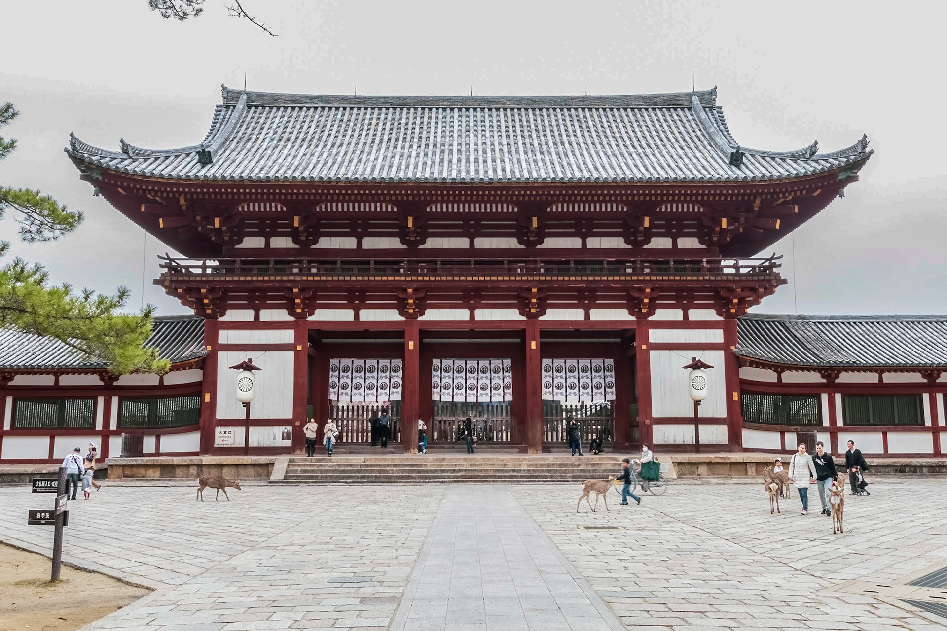 Middle Gate to the Great Buddha Hall Daibutsuden, Todaiji Temple