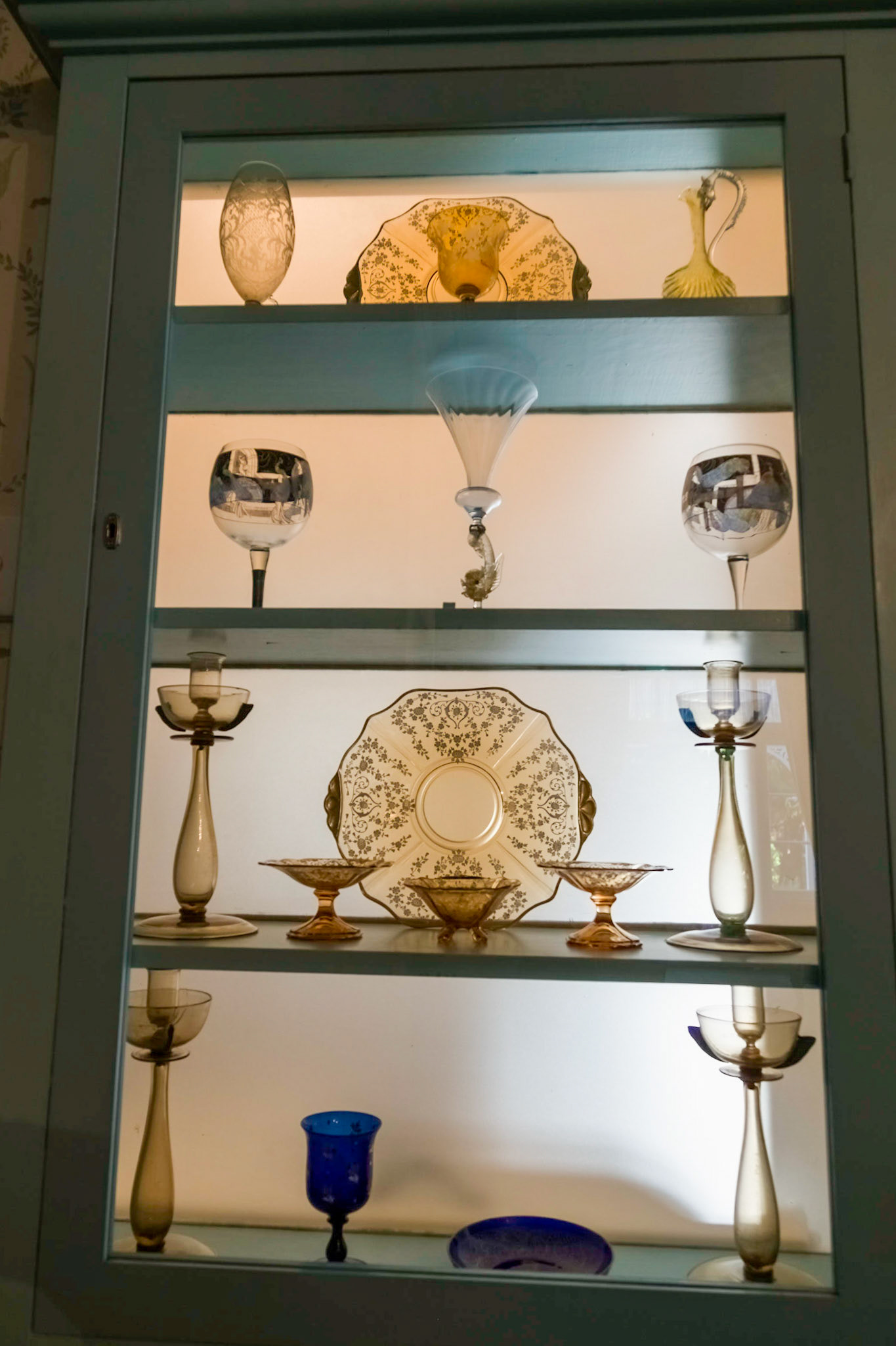 'Home Hill", Miandetta, Devonport. Formerly residence of Joseph Aloysius Lyons, Prime Minister of Australia 1932-39. And his wife Enid, who was the first woman elected to the House of Representatives and first woman to be a minister in the Commonwealth cabinet.