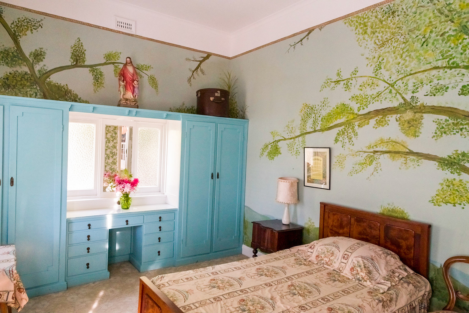 'Home Hill", Miandetta, Devonport. Formerly residence of Joseph Aloysius Lyons, Prime Minister of Australia 1932-39. And his wife Enid, who was the first woman elected to the House of Representatives and first woman to be a minister in the Commonwealth cabinet.