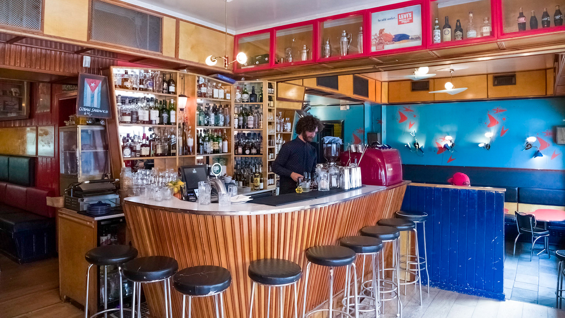 Inside Bar Boca; where it is said are mixed the best cocktails in Oslo. Nore the 1950s style of decoration.