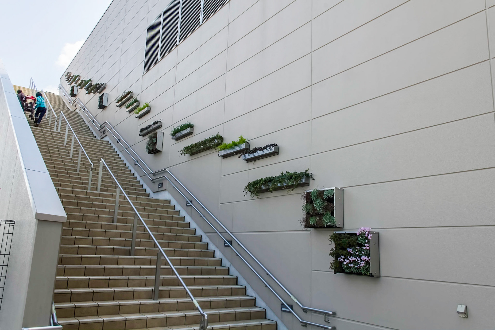 No elevator access to the Osaka Station City Sky Farm roof levels.