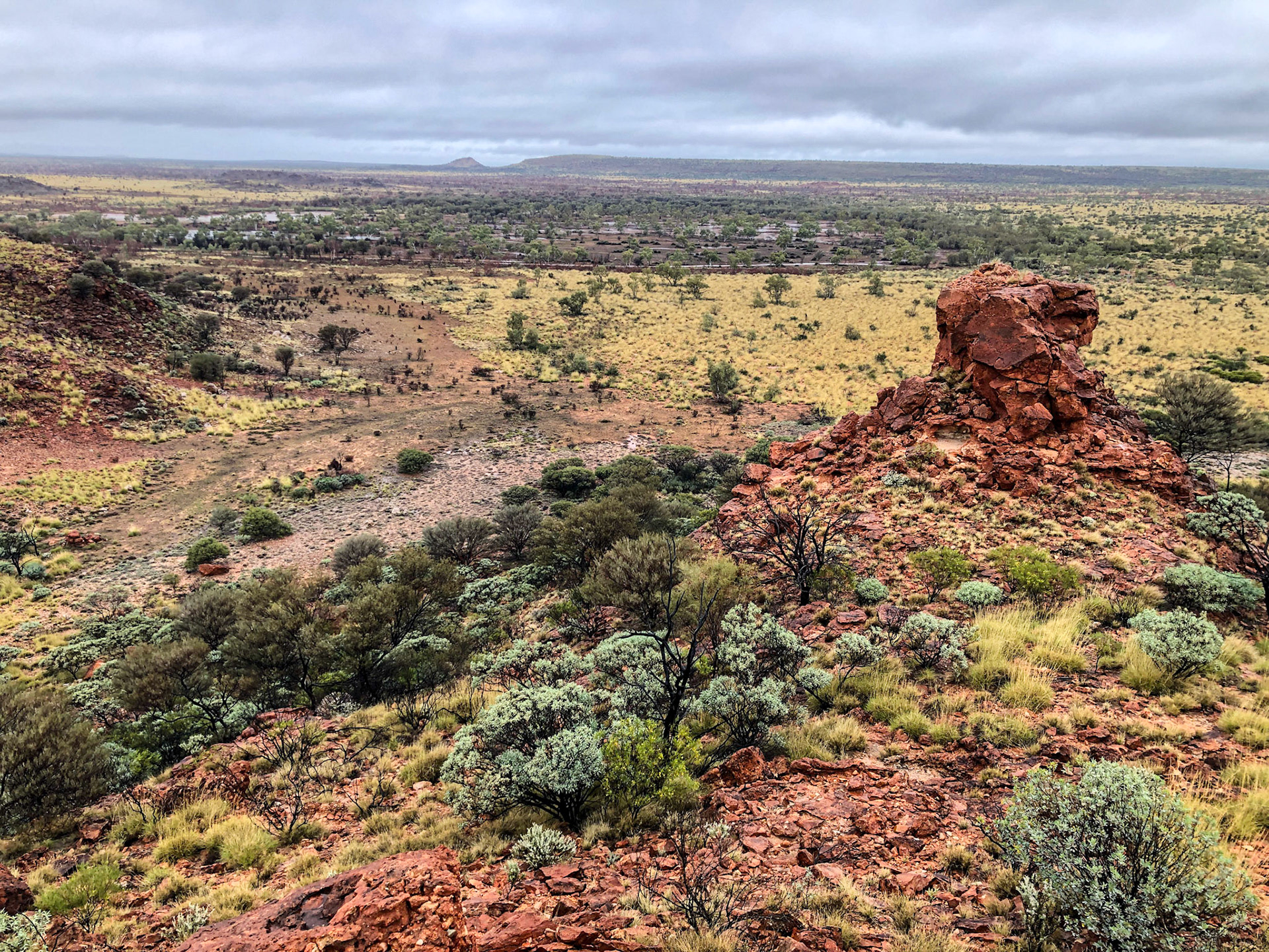 Munderri Outstation, Dovers Hills