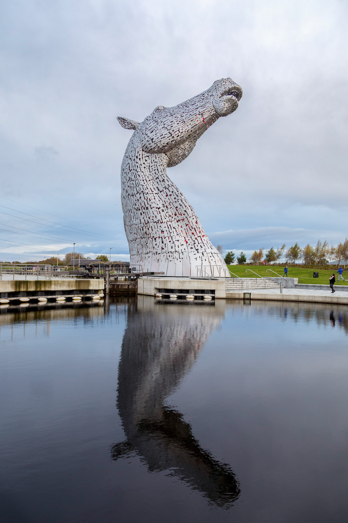 The Kelpies: Stretch up your long necks to face the sun.