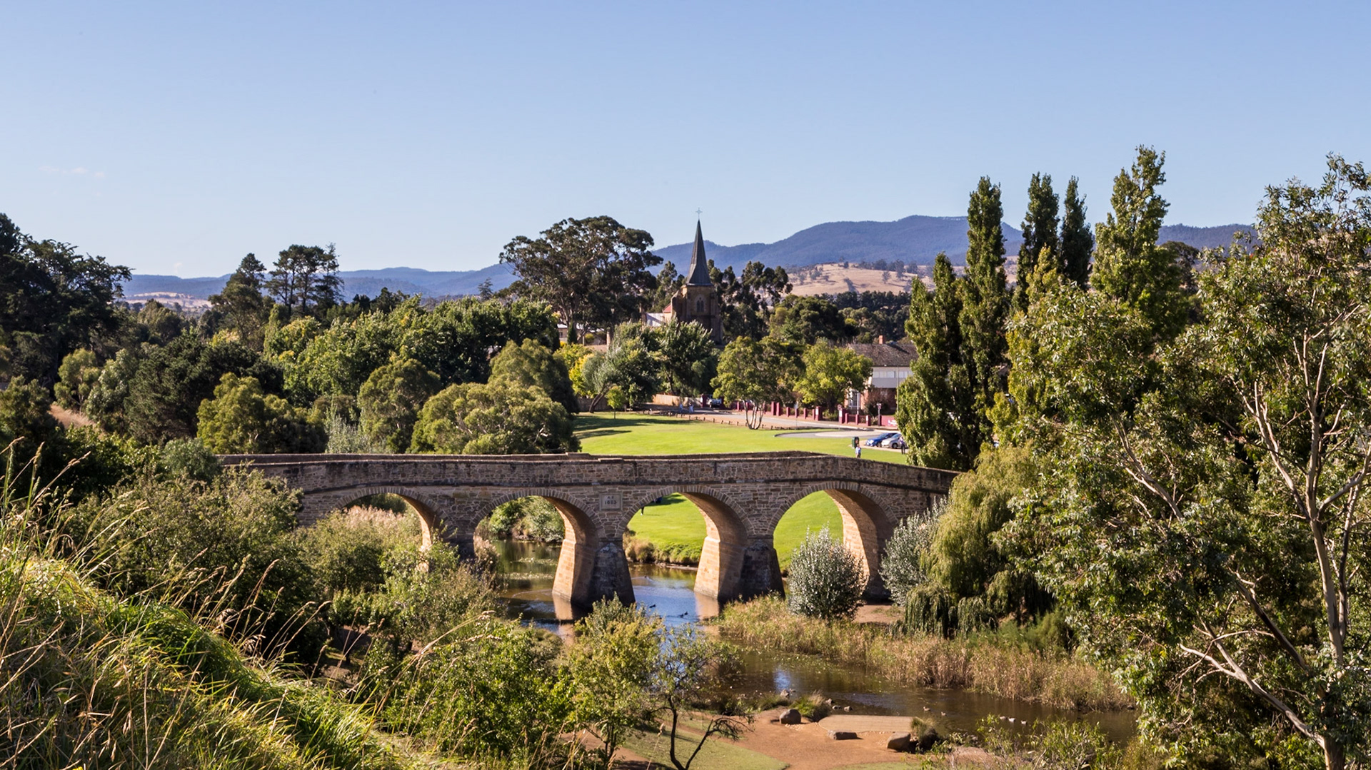 Historic Richmond Bridge &amp; St John's Church