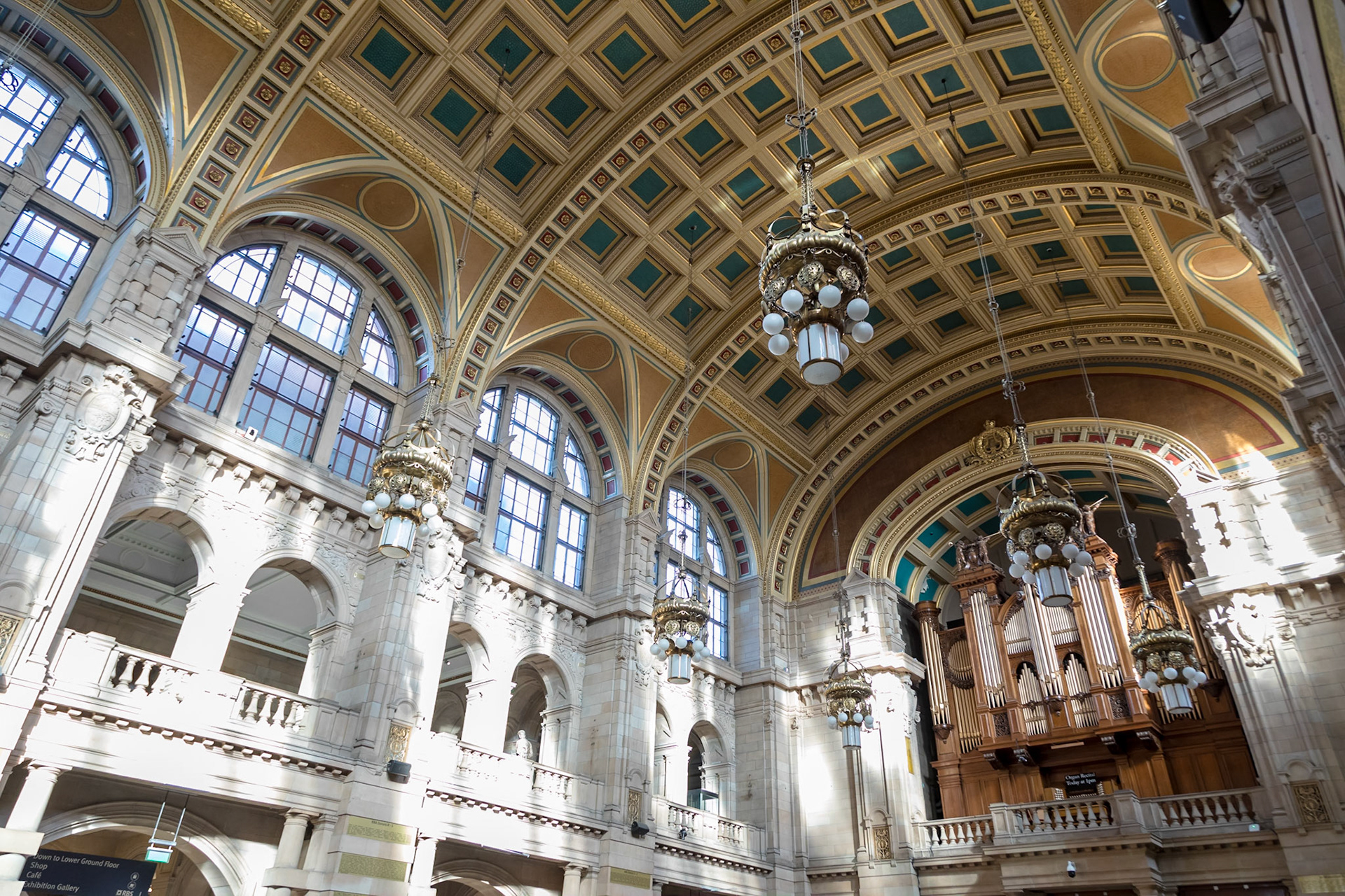 Great Central Hall with Pipe Organ in the Kelvingrove Art Gallery & Museum