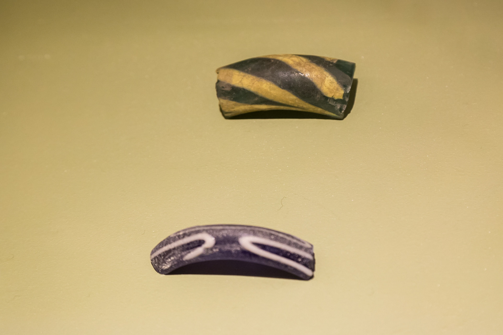 Fragmentgs of glass bangles, found at Vindolanda