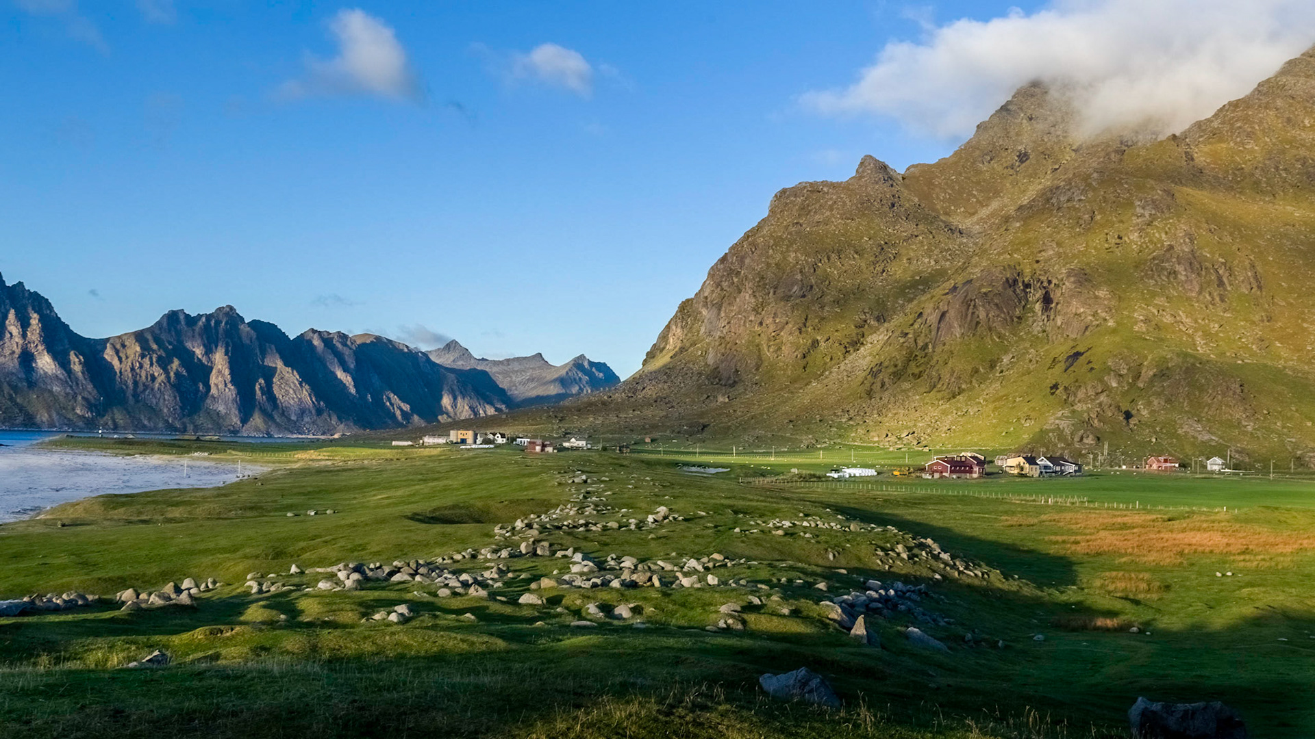 Uttakeiv, Vestvågøy. 06:16 pm.
