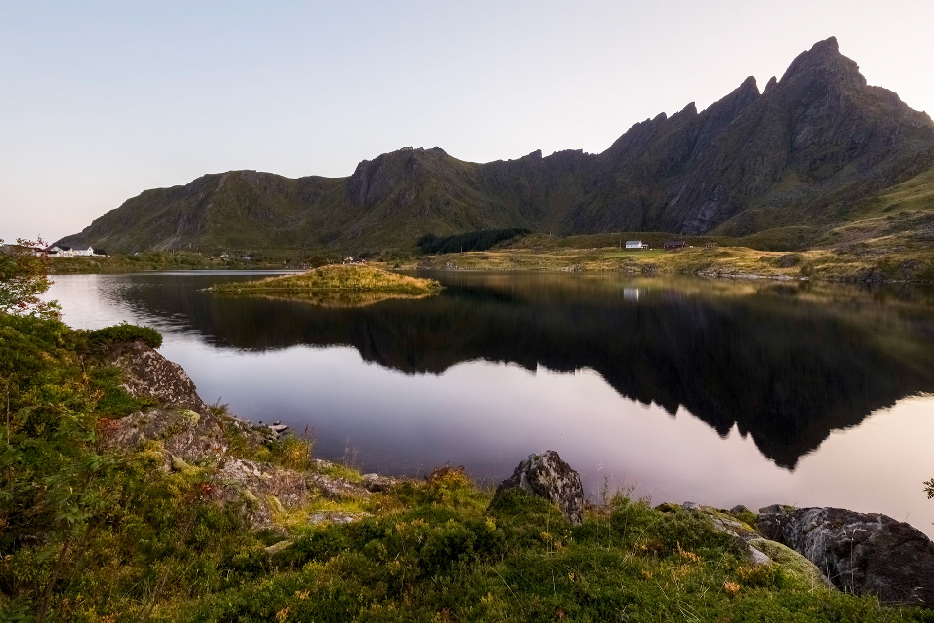 Near Ballstad, Vestvågøy. 07:44 pm.