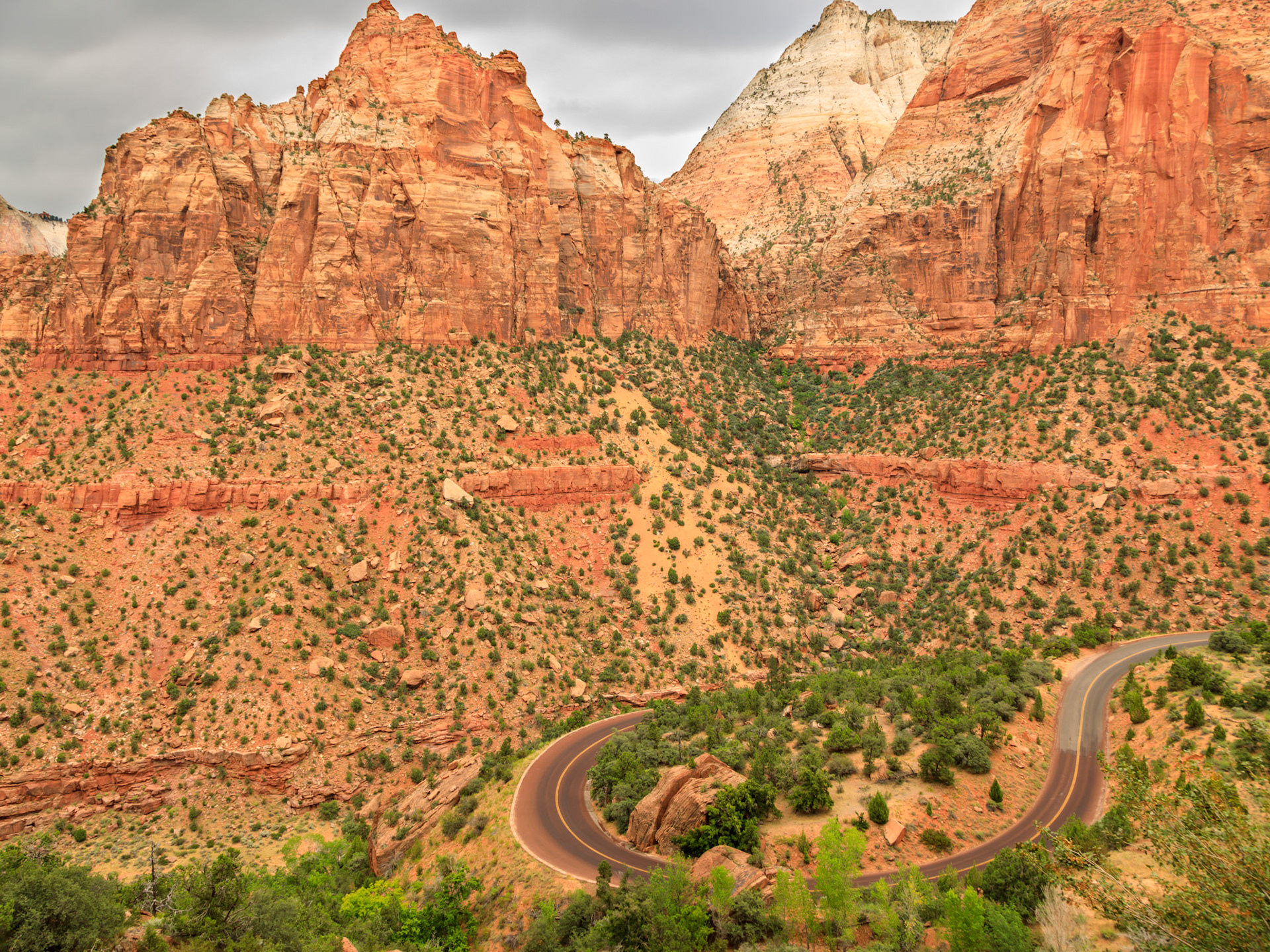 Many twist and turns on the Zion - Mt Carmel Highway