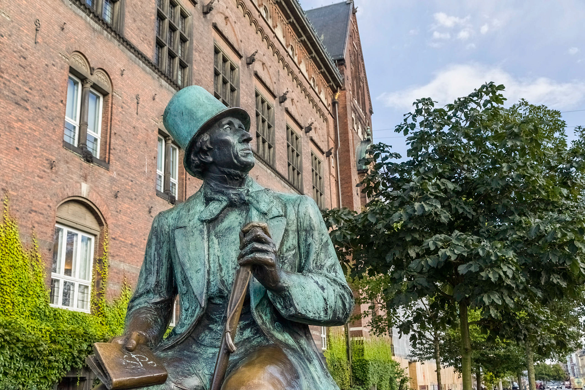 Hans Christian Anderson statue
