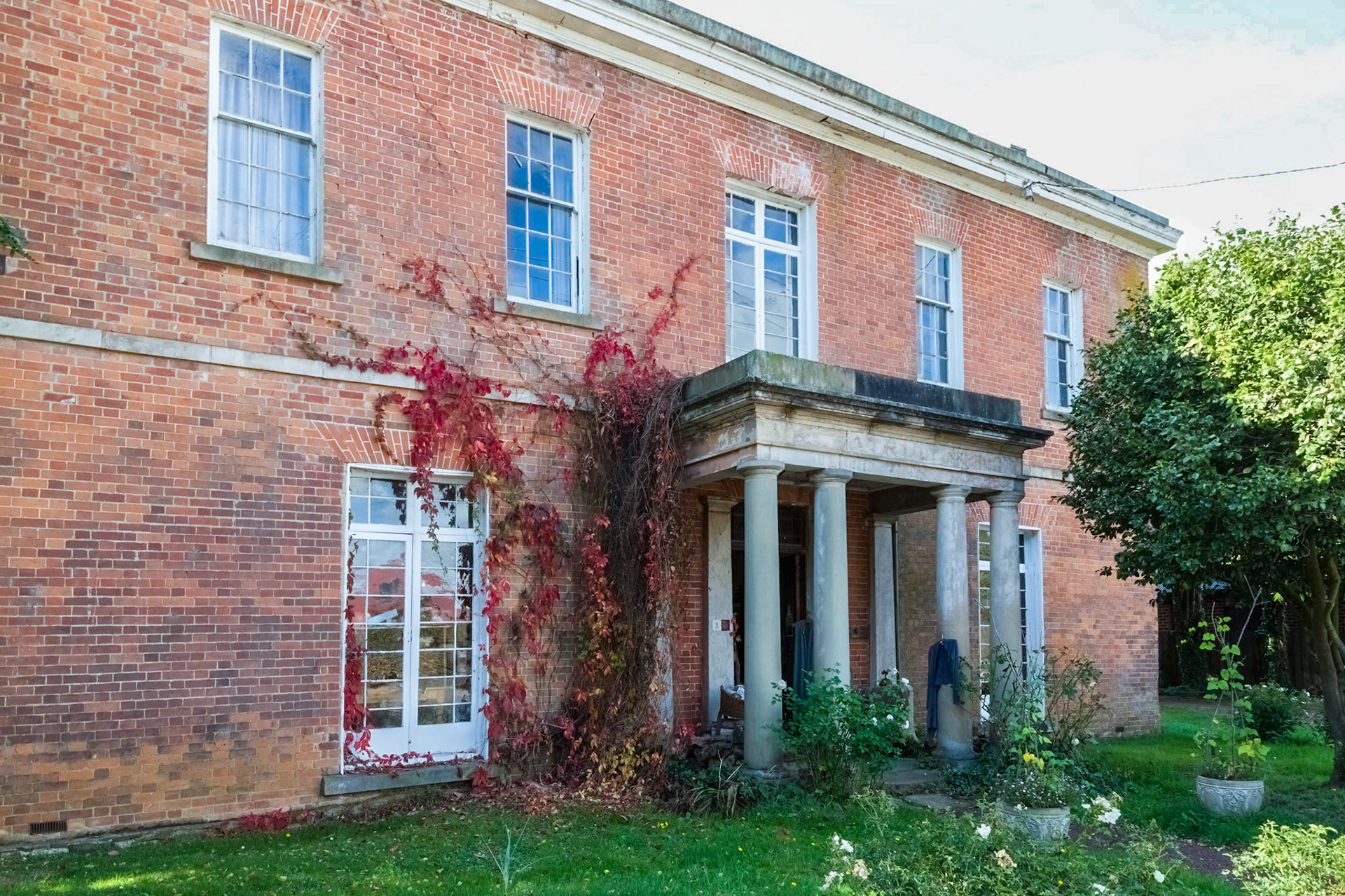 In Evandale, "Blenheim" (c.1832). Originally "Patriot King nWilliam IV Hotel"