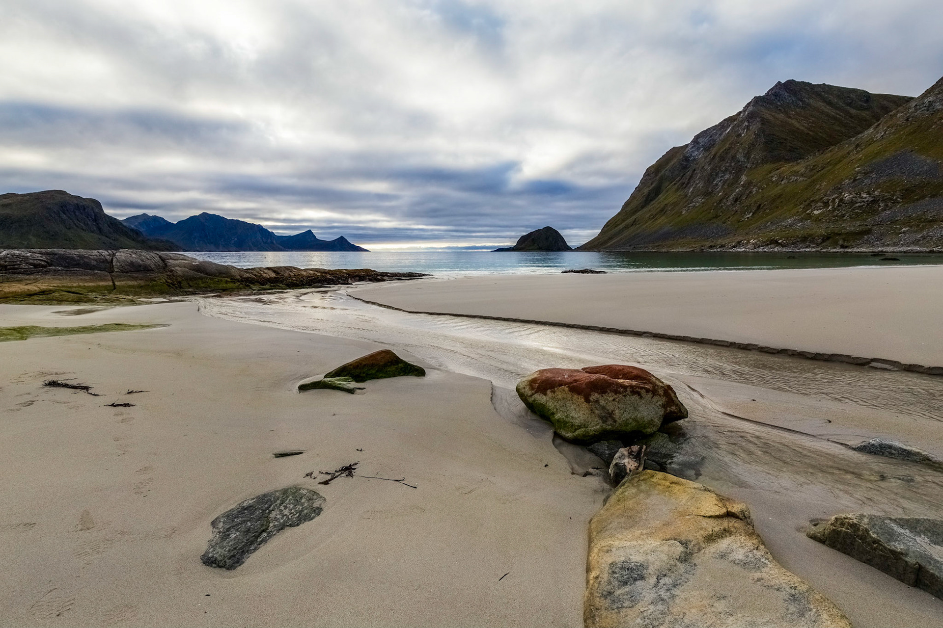 Haukland Beach. 4:46 pm.