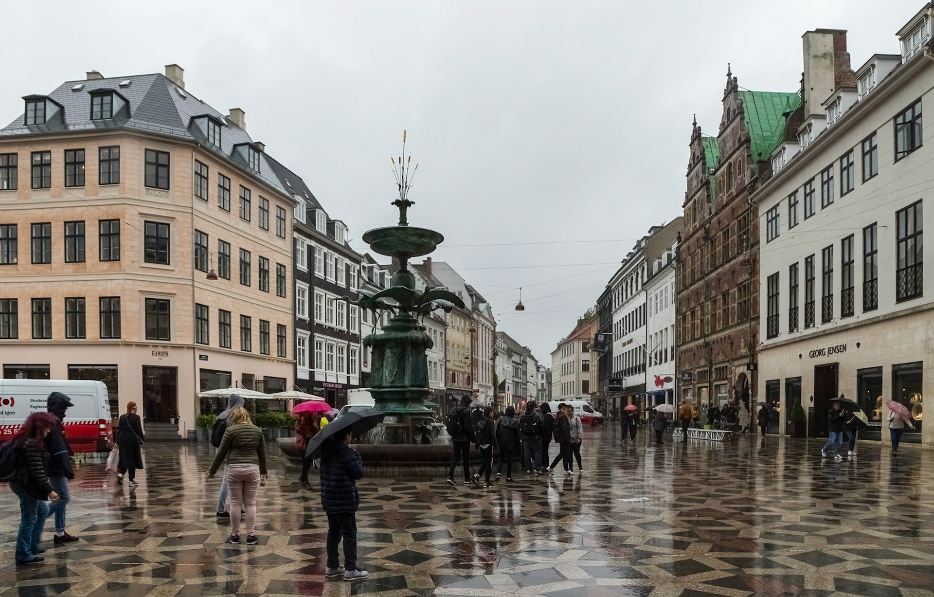 Rainy day along Strøget