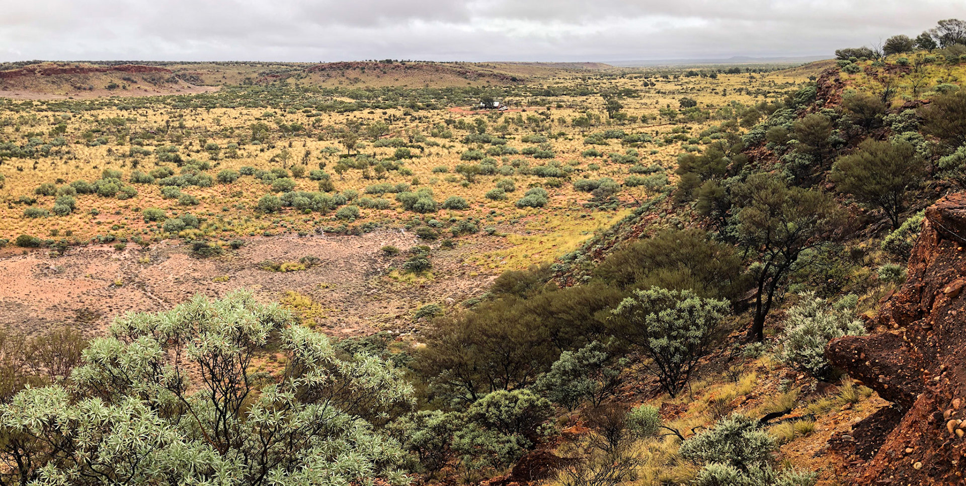 Munderri Outstation, Dovers Hills
