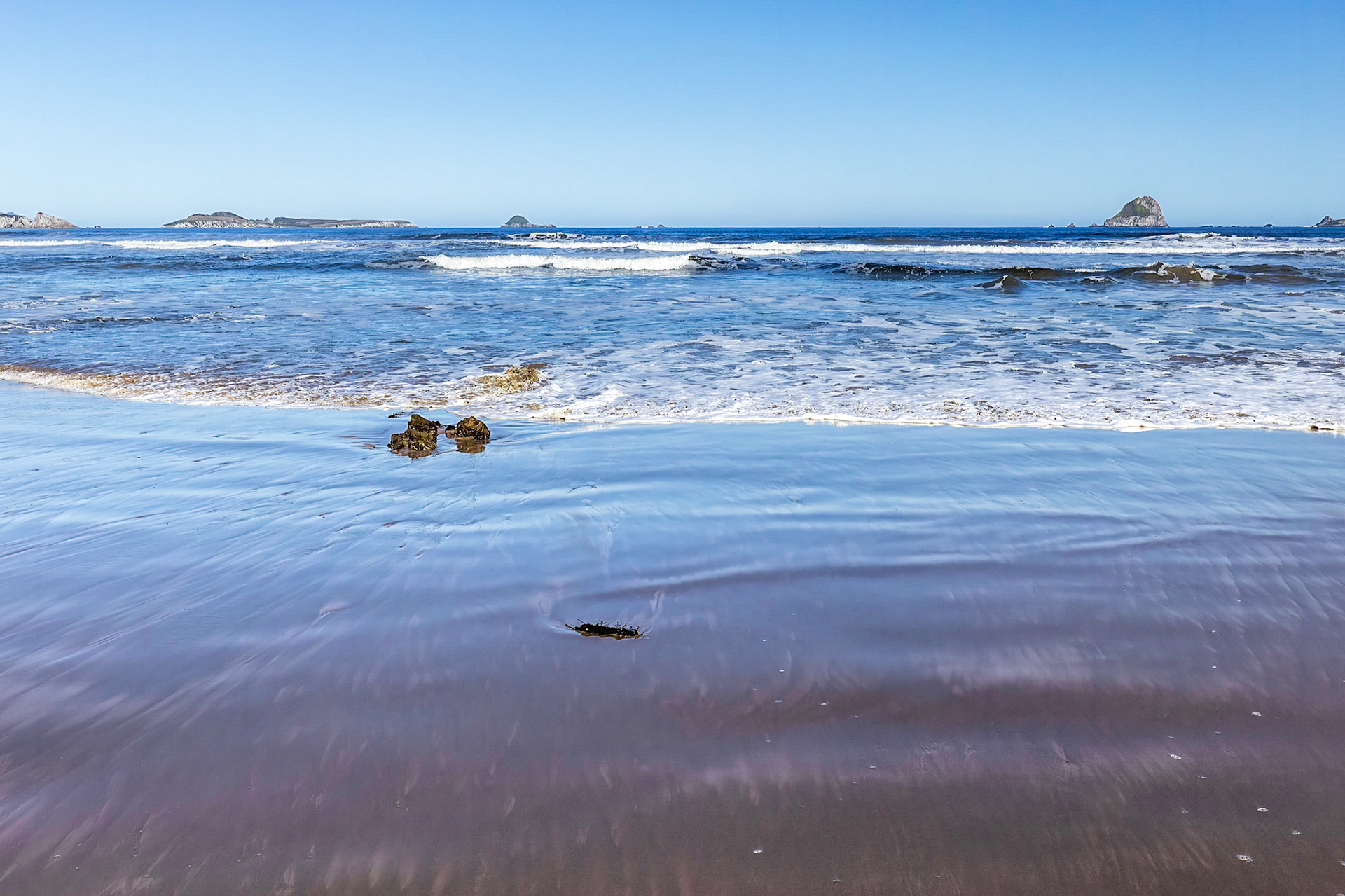 Stephens Bay, views out to East Pyramids and Sugarloaf Rock.