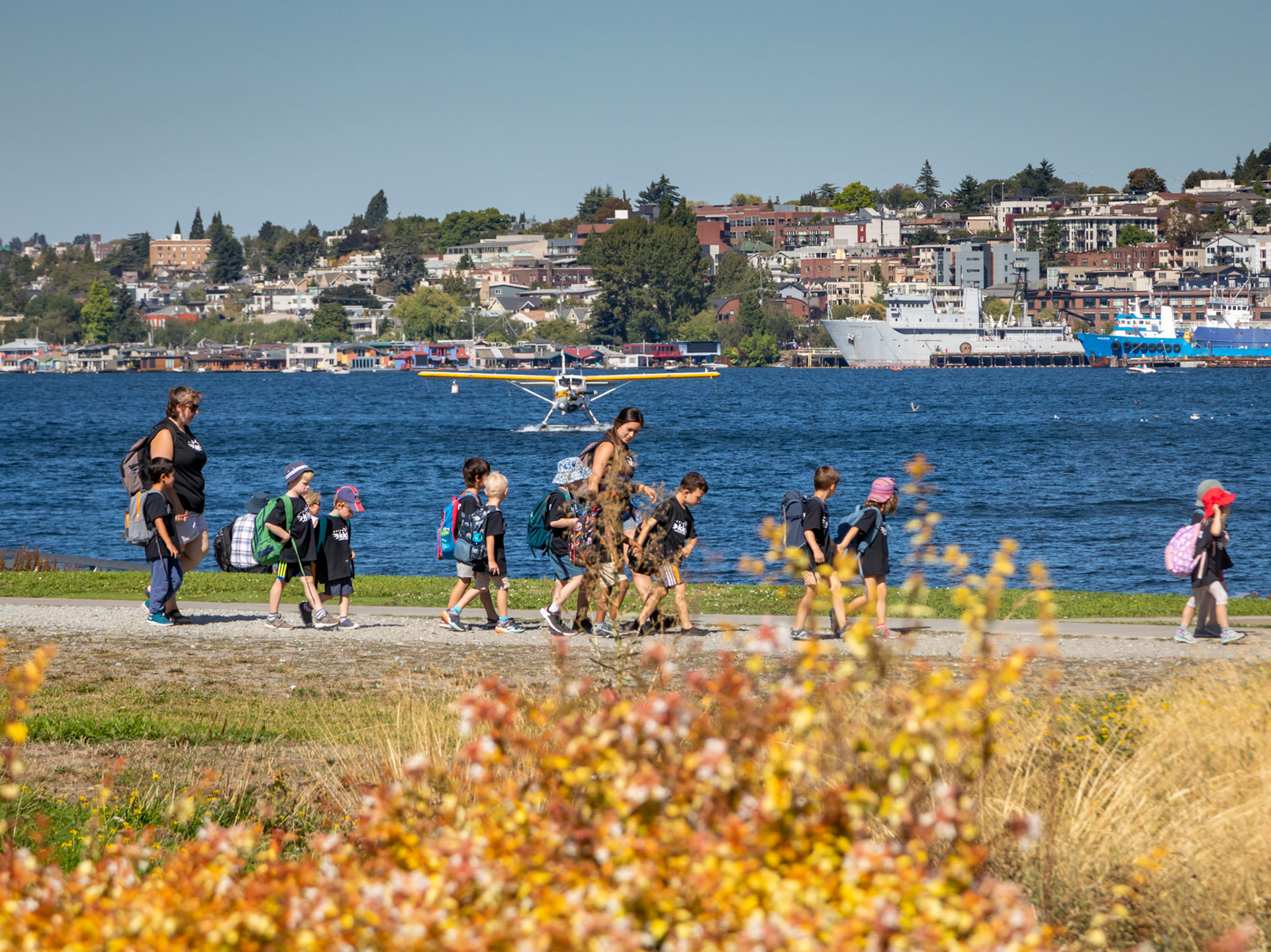 Seaplane coming in, and school children at Lake Union Park