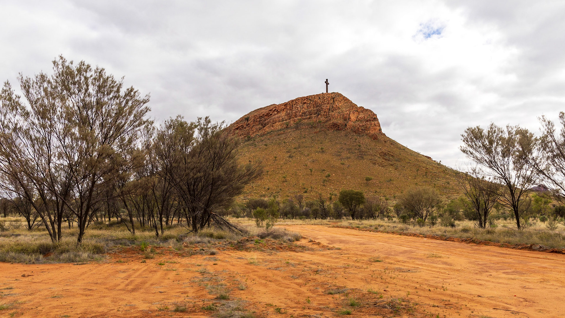 Memory Mountain illuminated 20m cross, Namatjira Kintore Link Road