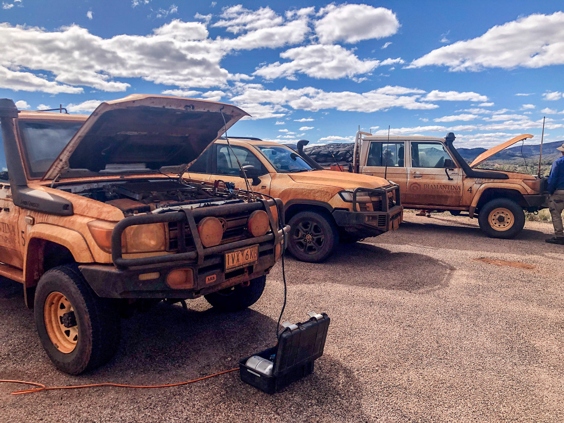 Re-inflating tyres, Mount Sonder Lookout.