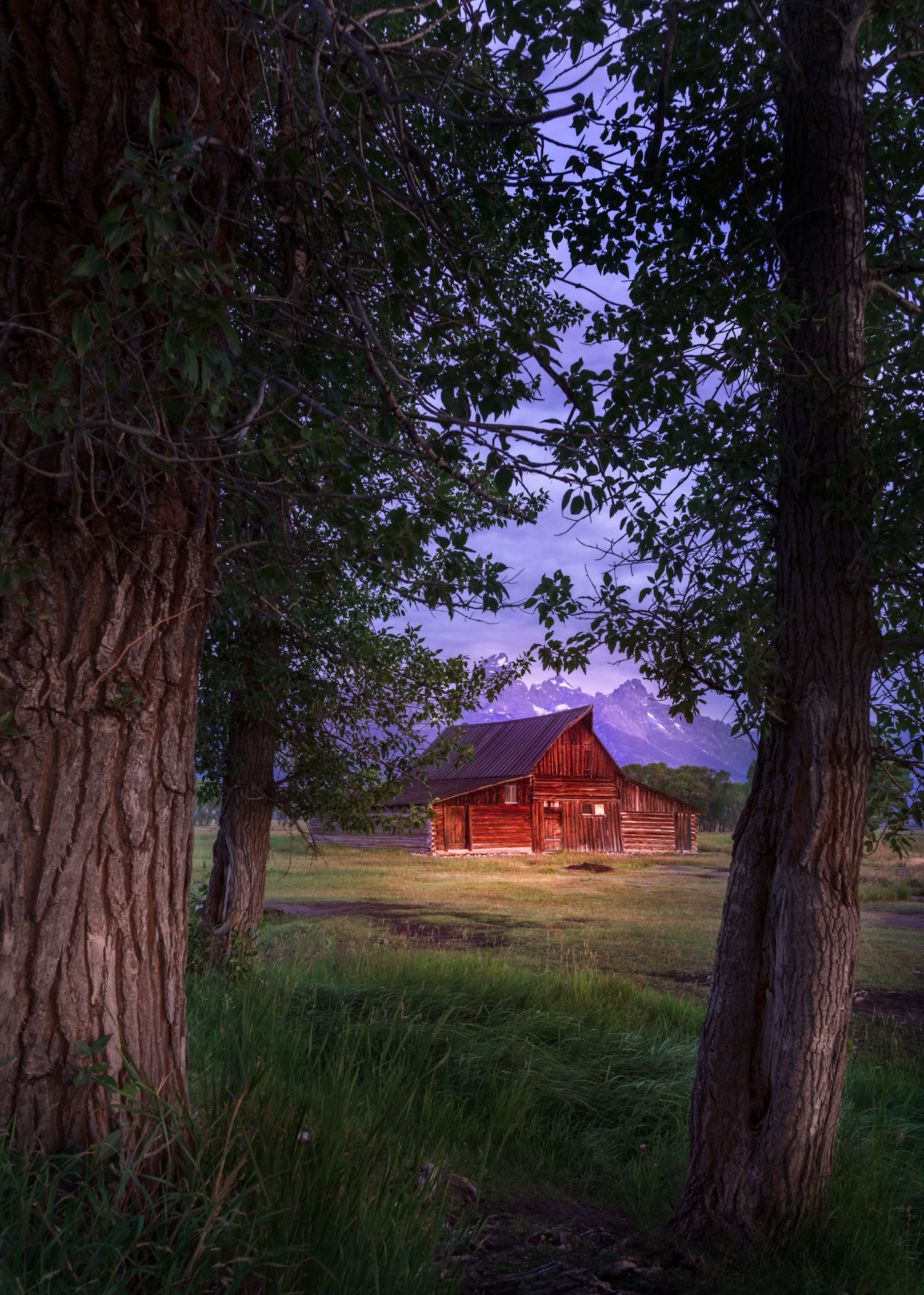 Iconic Mormon barn at dawn