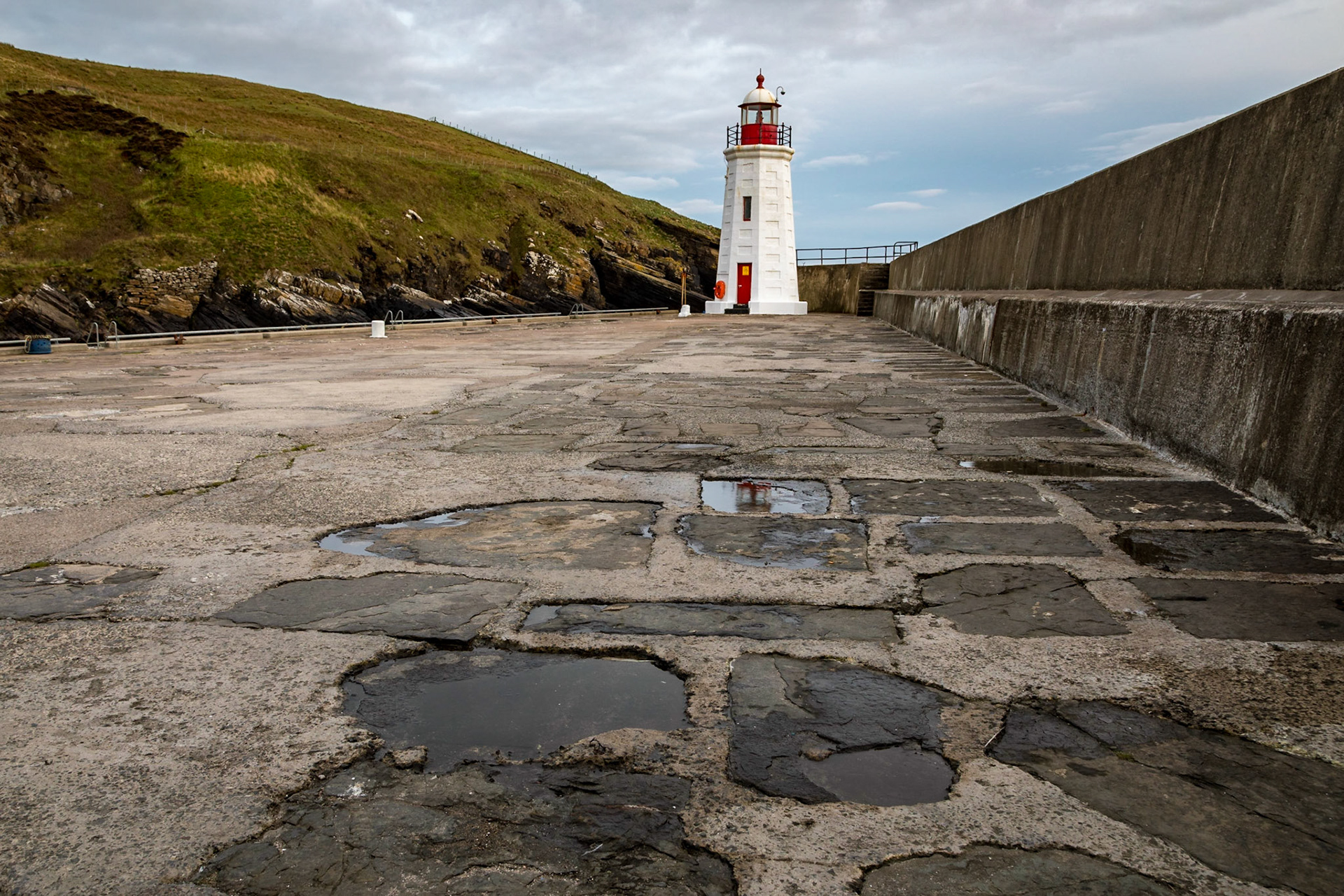 Lighthouse in Lybster Harbour, Invershore