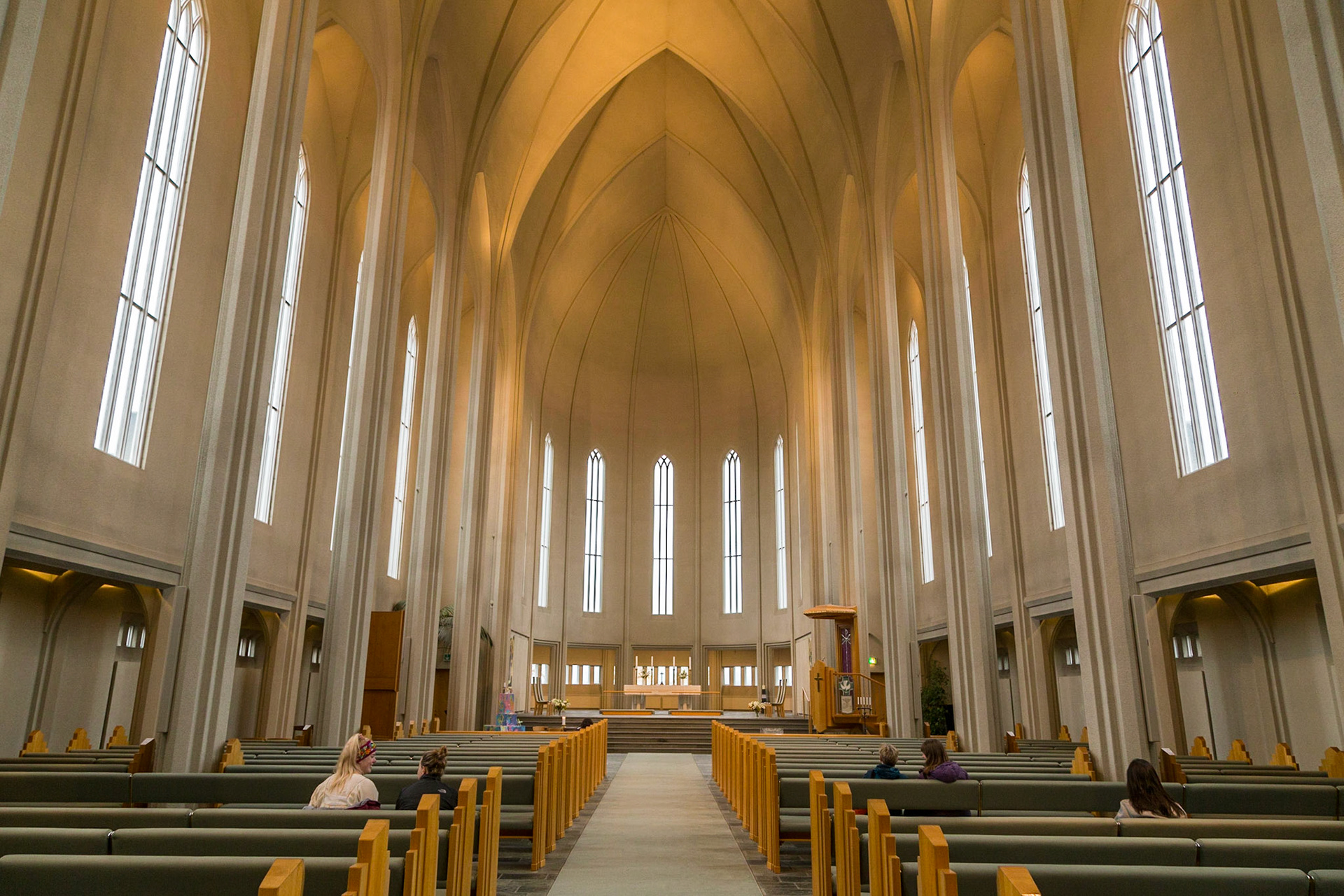 Hallgrímskirkja church interior