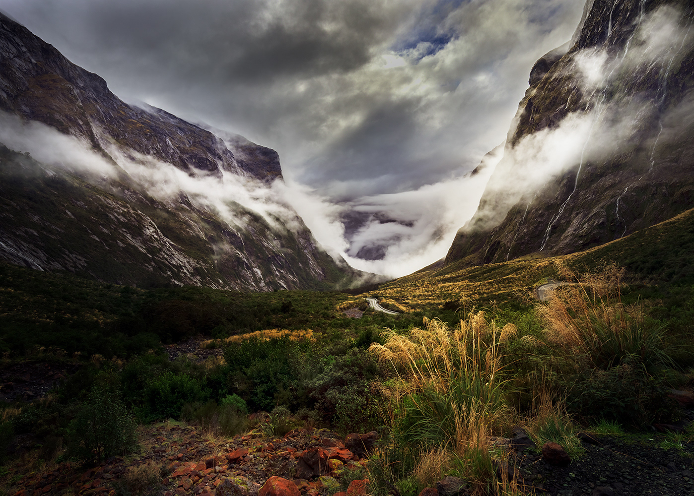 On the road to Milford Sound. 1855 Lookout near the exit fr