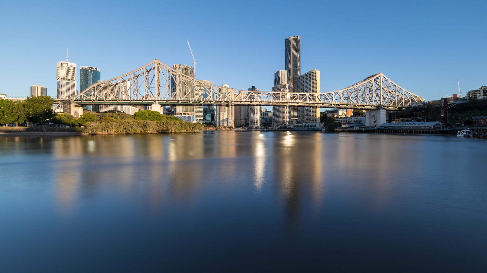 View after sunrise (07:09) from the Brisabne River Walk
