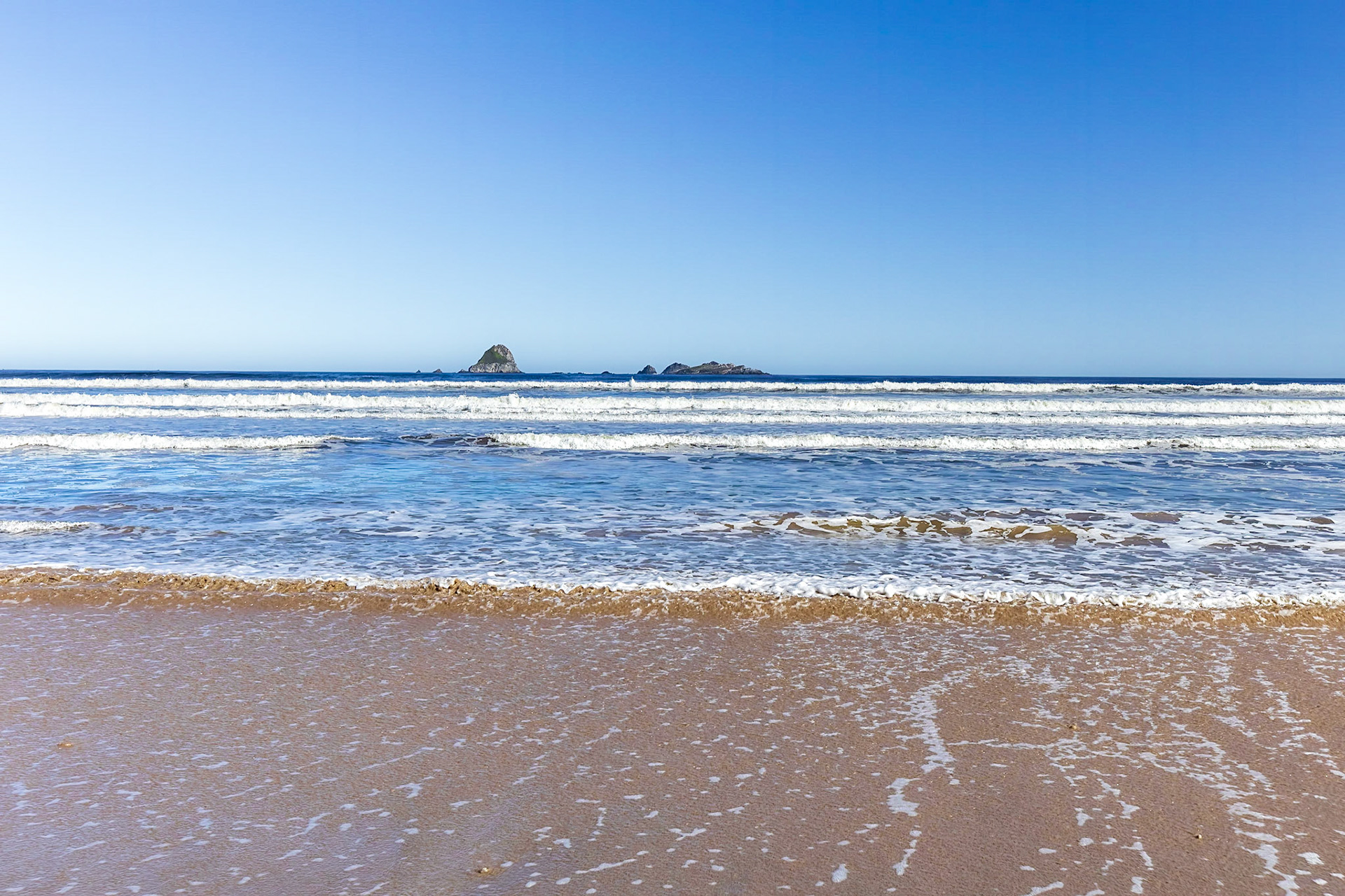Stephens Bay, views out to East Pyramids and Sugarloaf Rock.